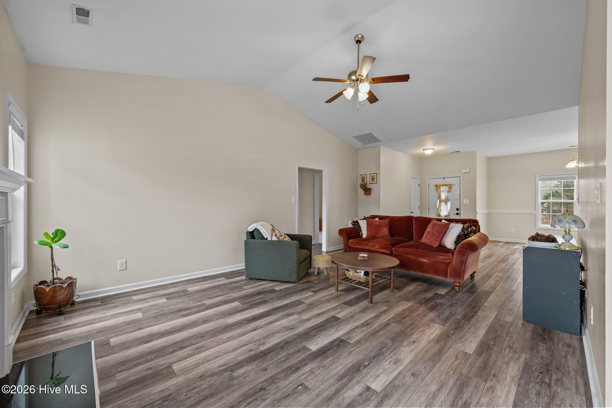 100565561 | Photo 13