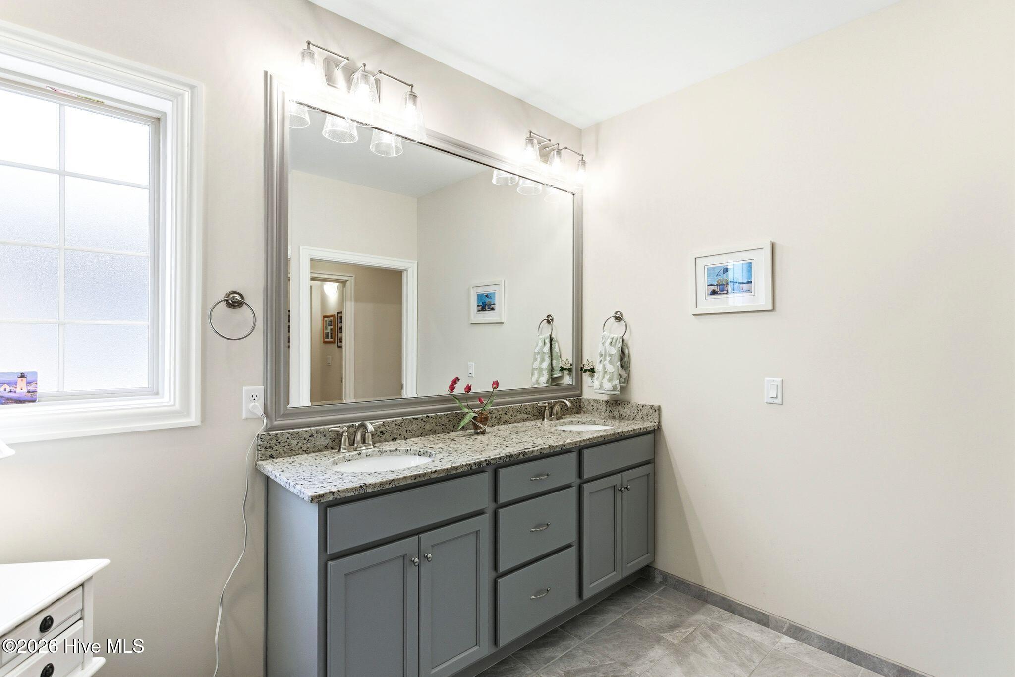 100564564 | Photo 22