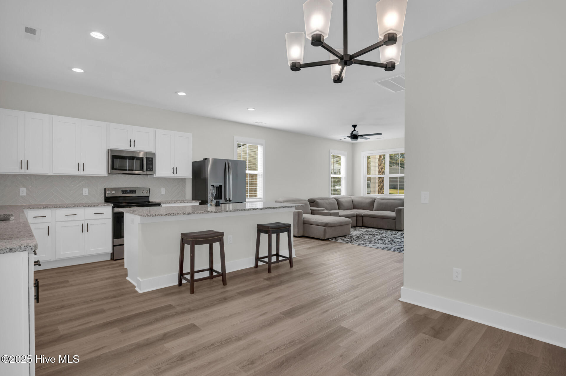 100537443 | Photo 14