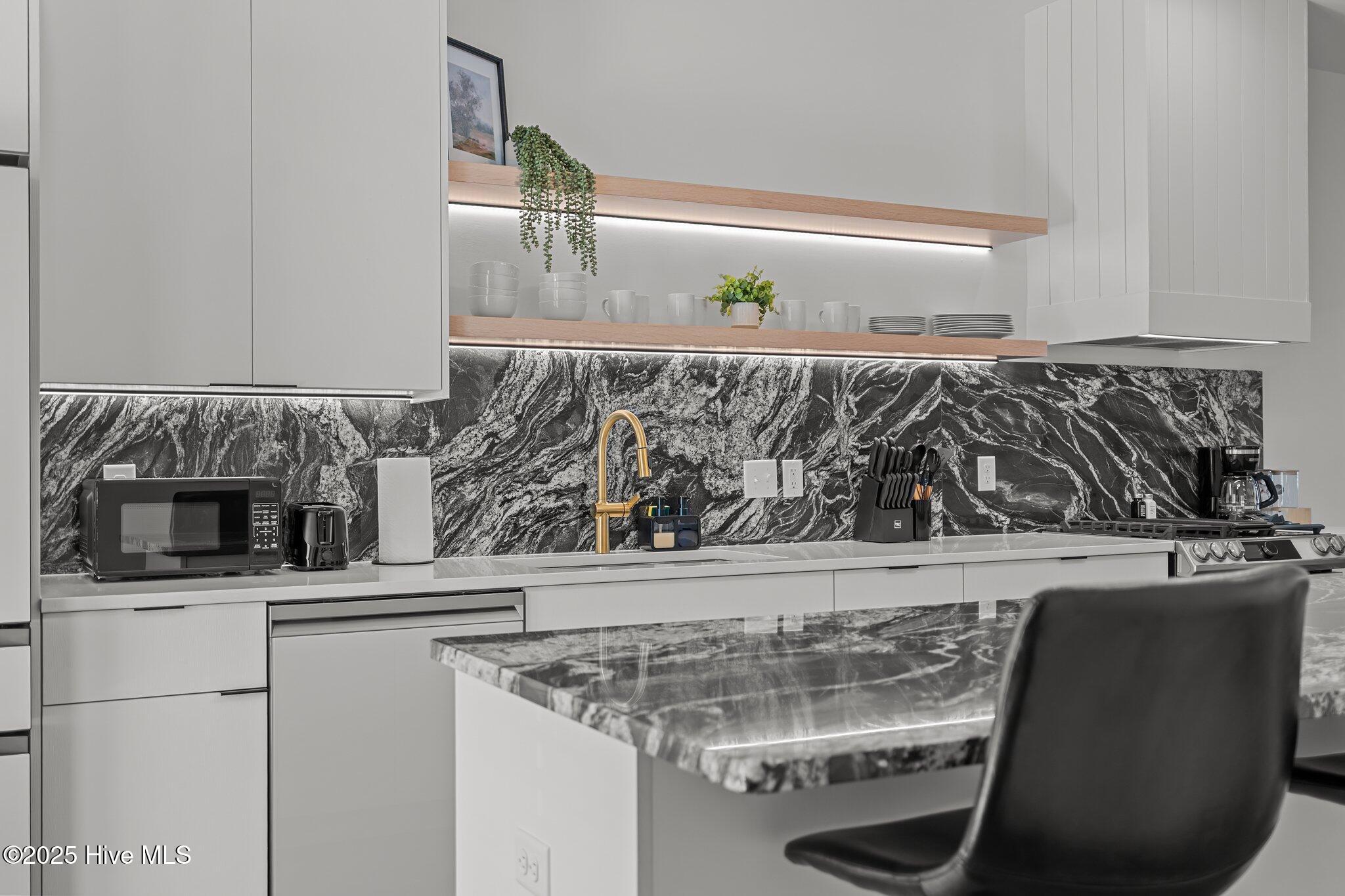 100536872 | Photo 22