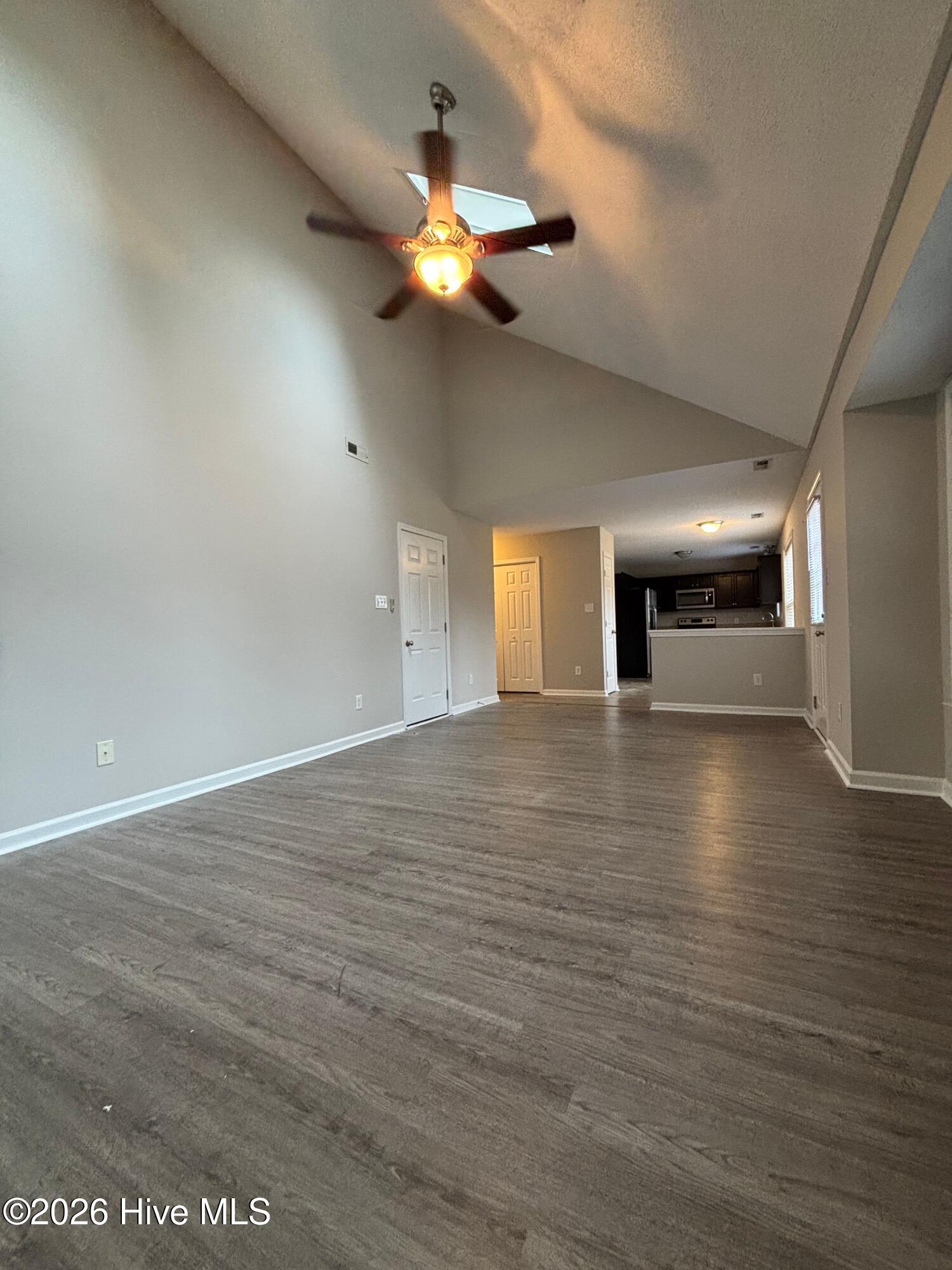 100552986 | Photo 13