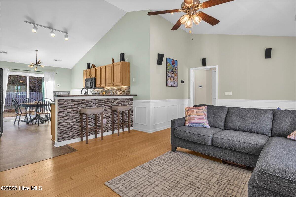 100546771 | Photo 14