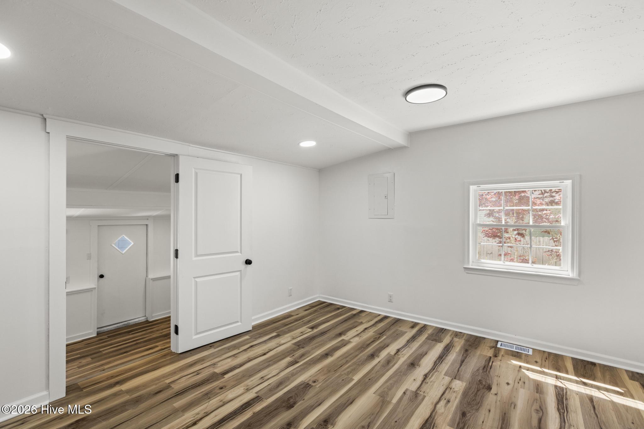 100569487 | Photo 18