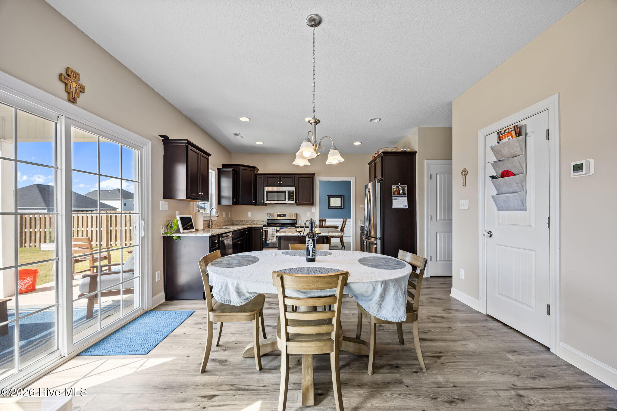 100566991 | Photo 19