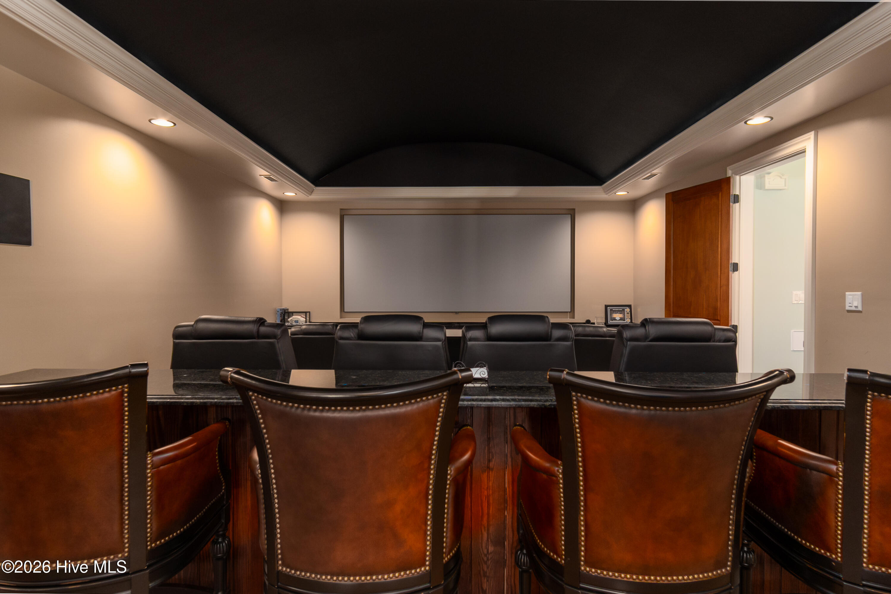 100550947 | Photo 64