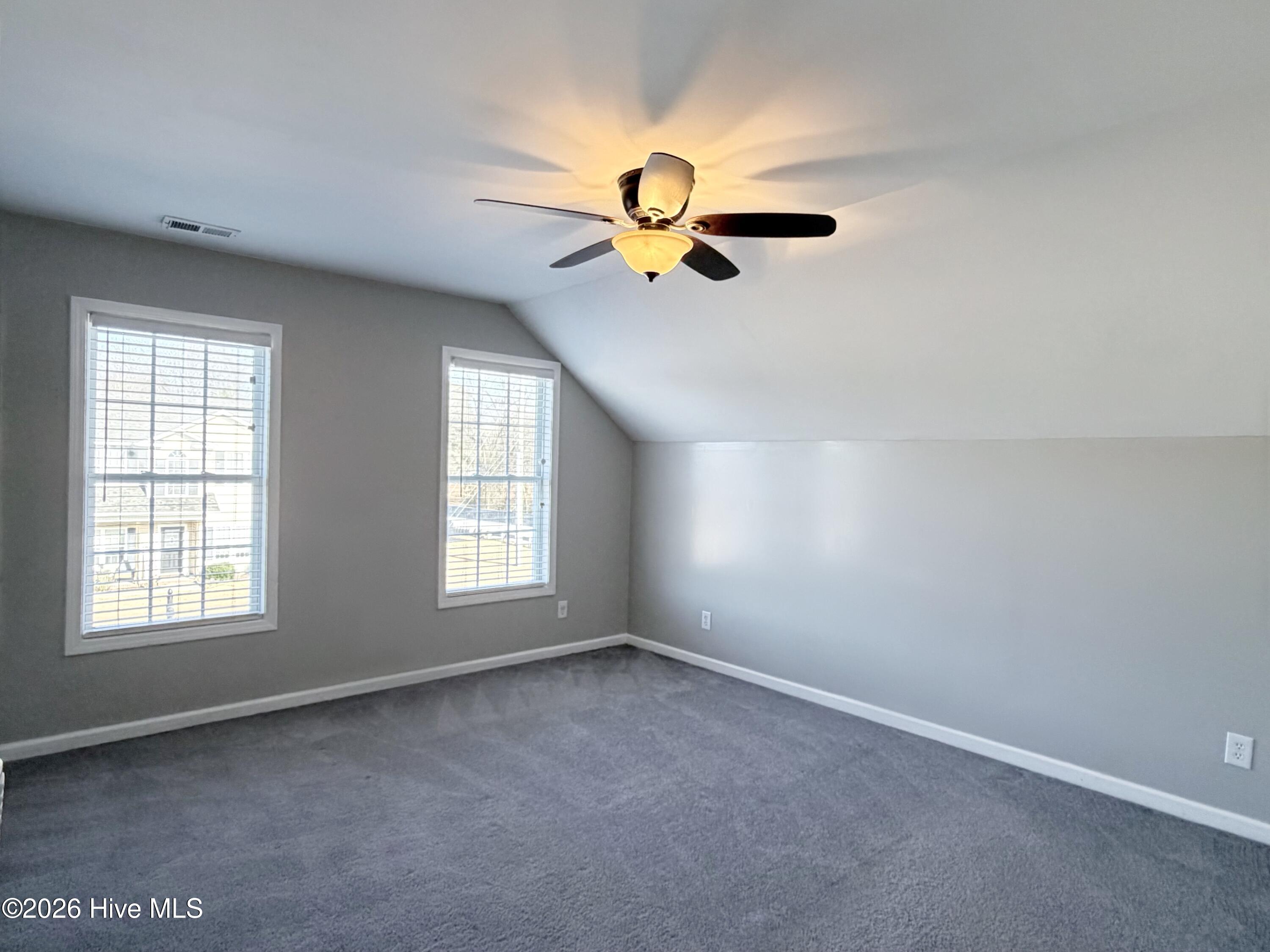 100547389 | Photo 40