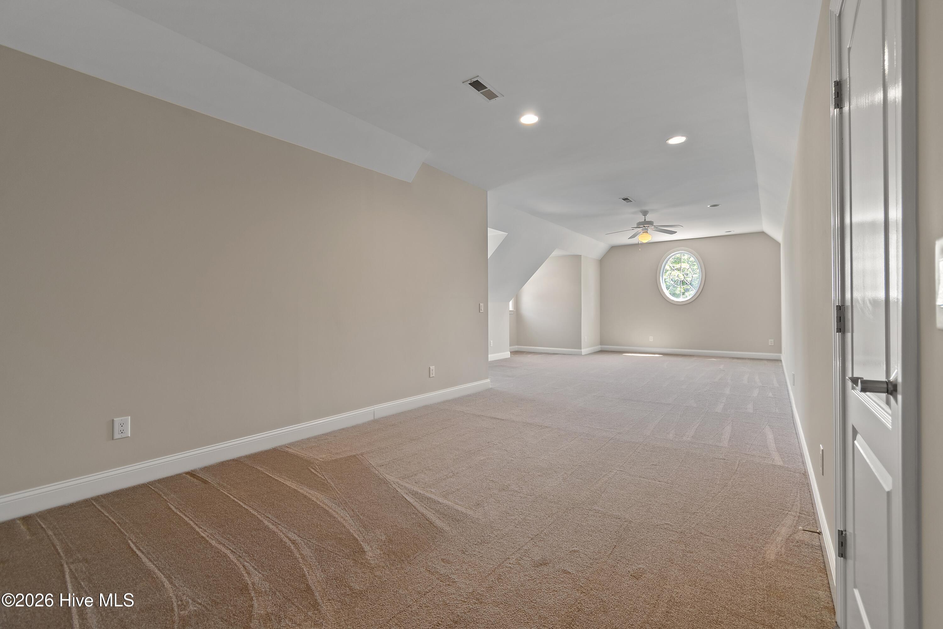 100568662 | Photo 37