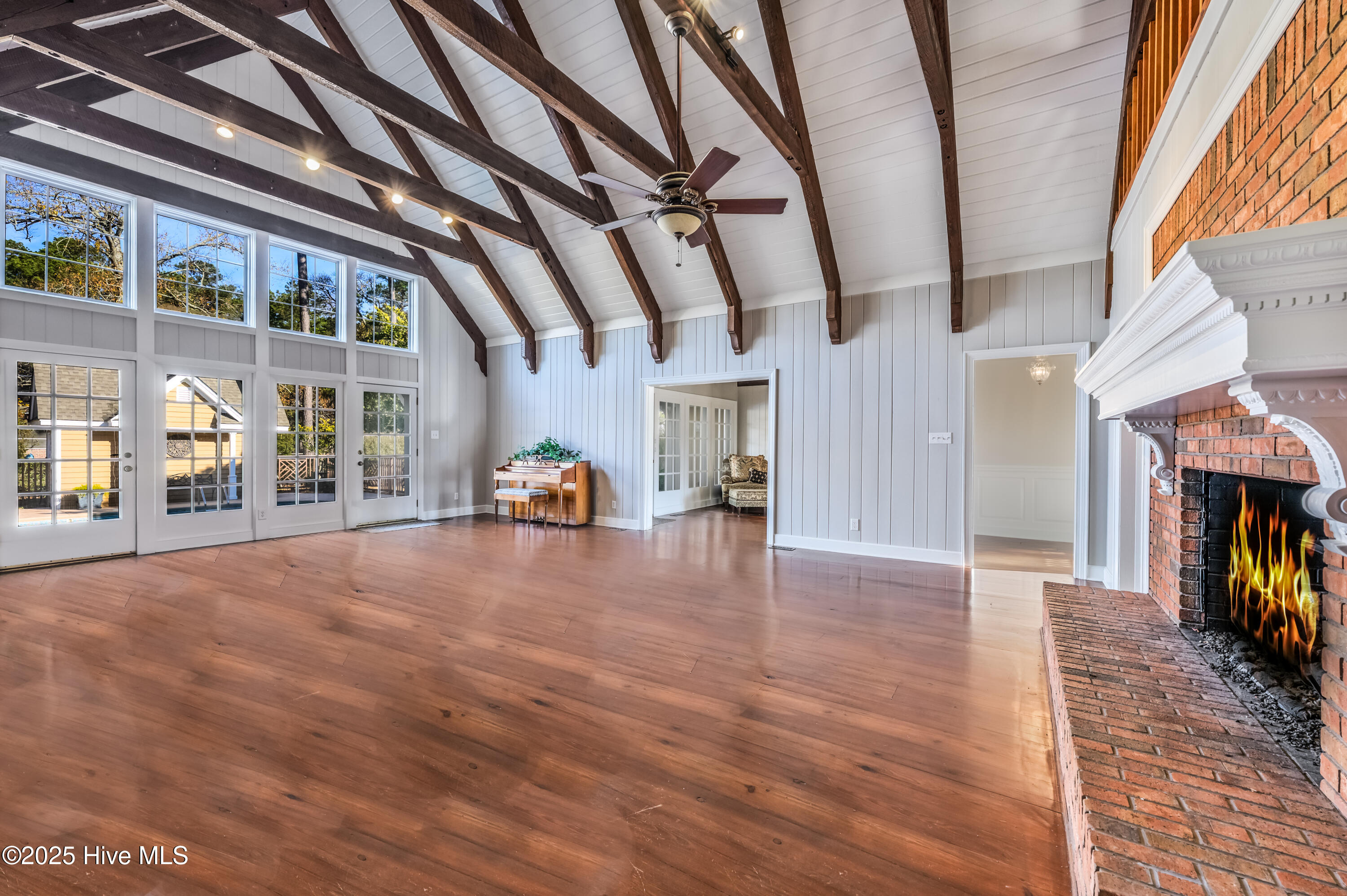 100485107 | Photo 22