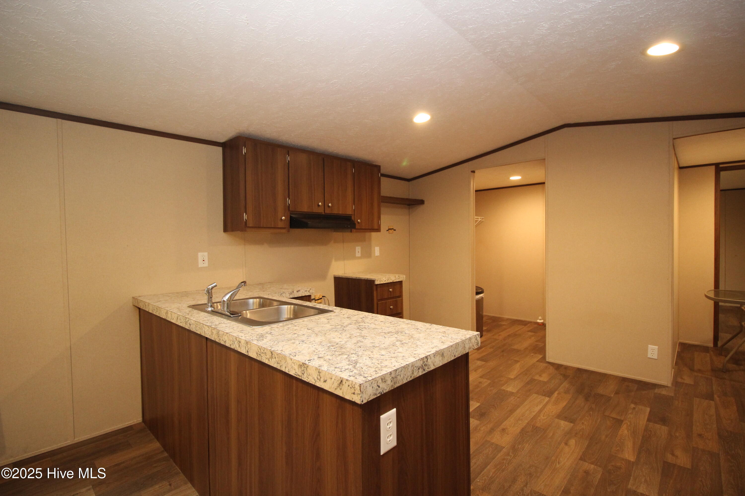 100548481 | Photo 10