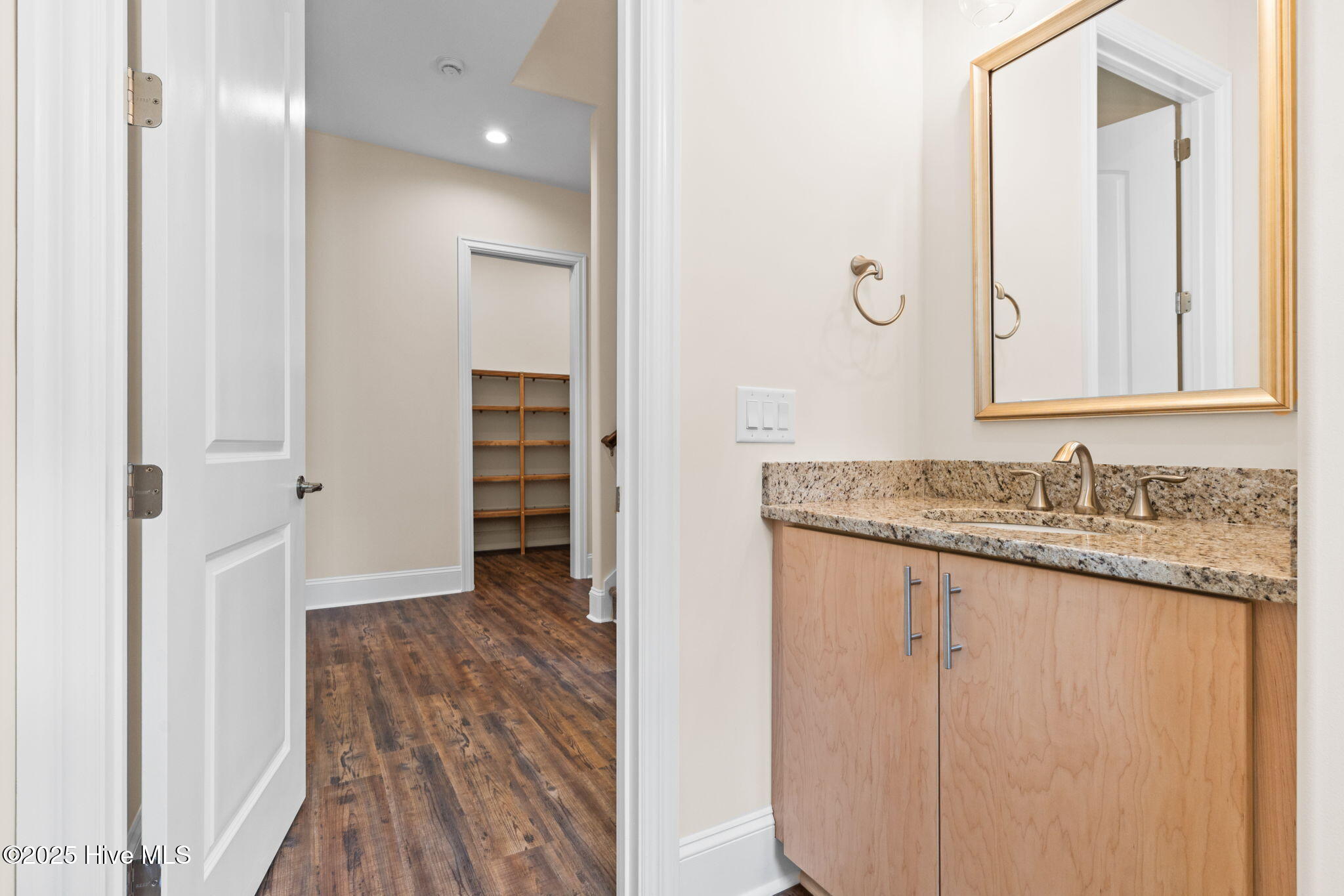 100524030 | Photo 39