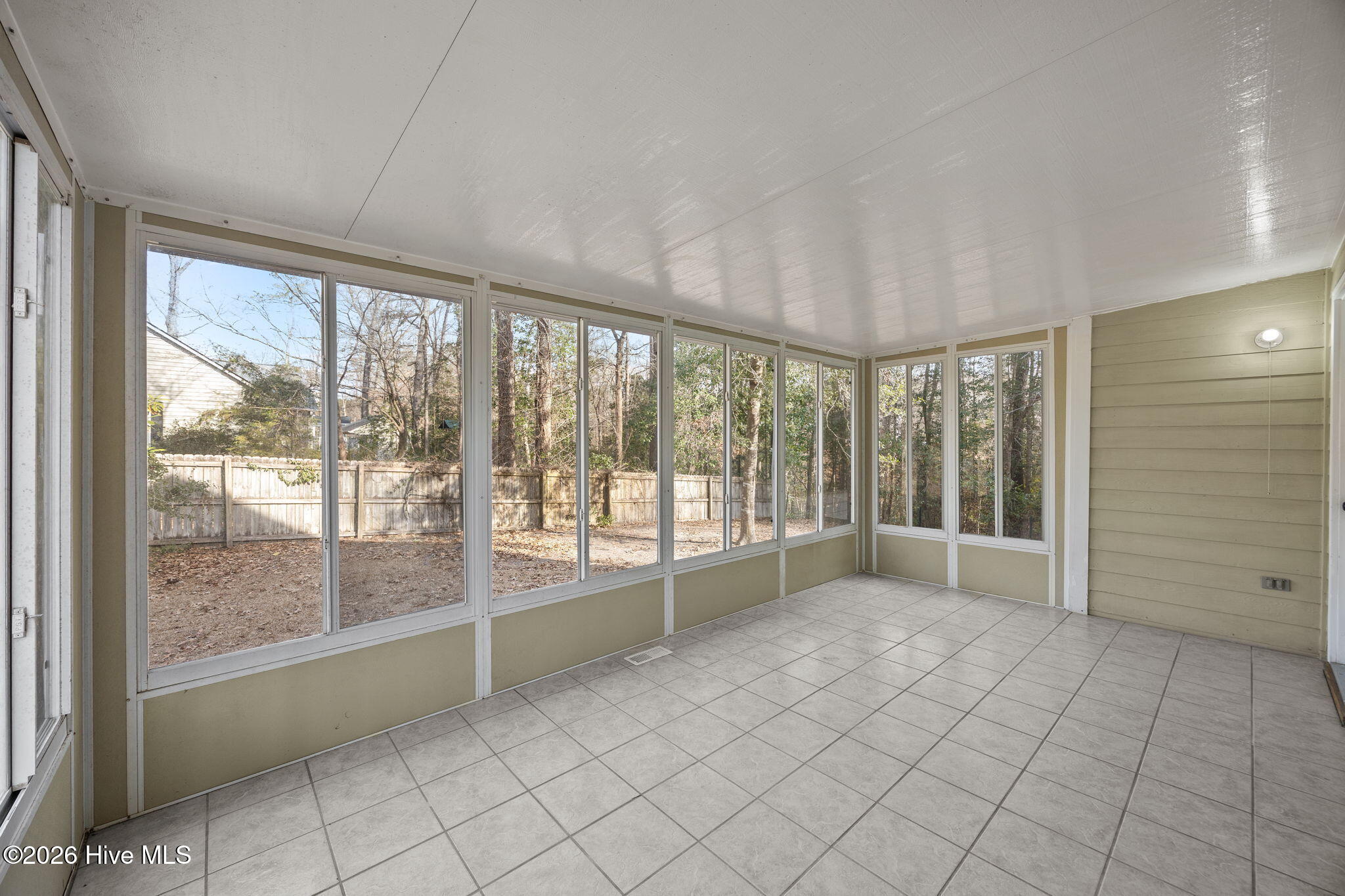 100552786 | Photo 27