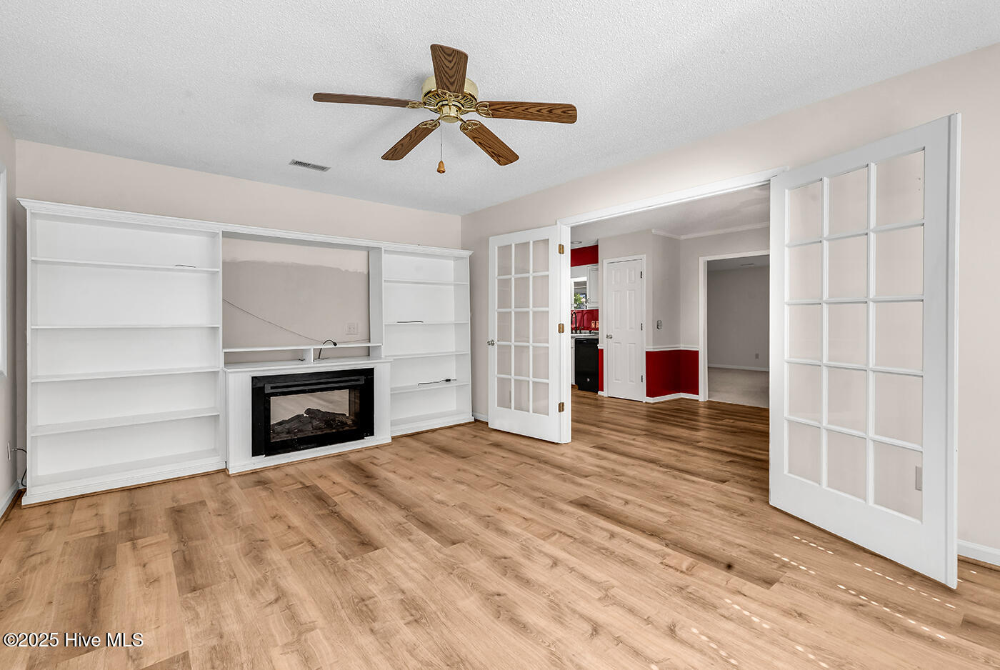 100536958 | Photo 18