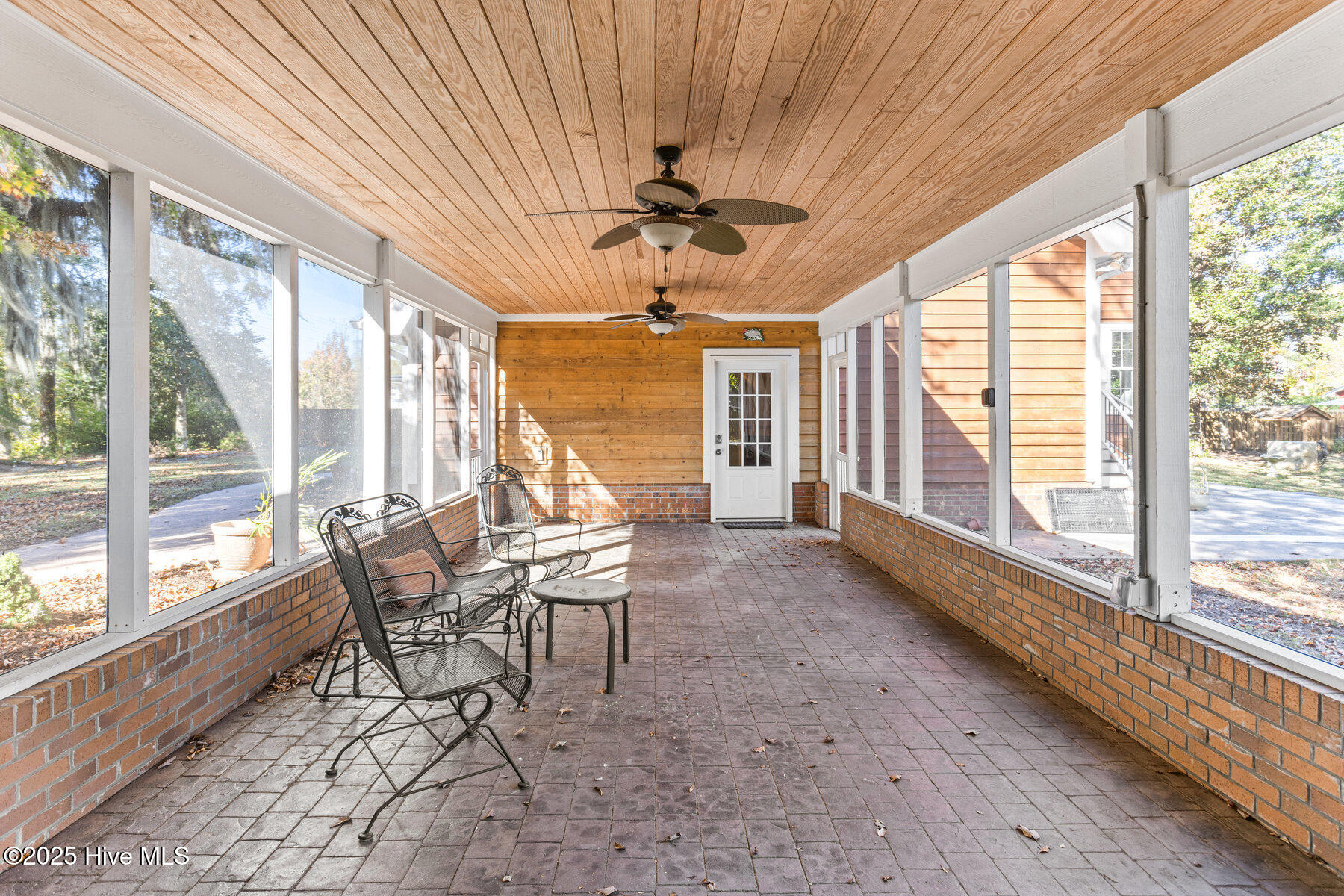 100542289 | Photo 41