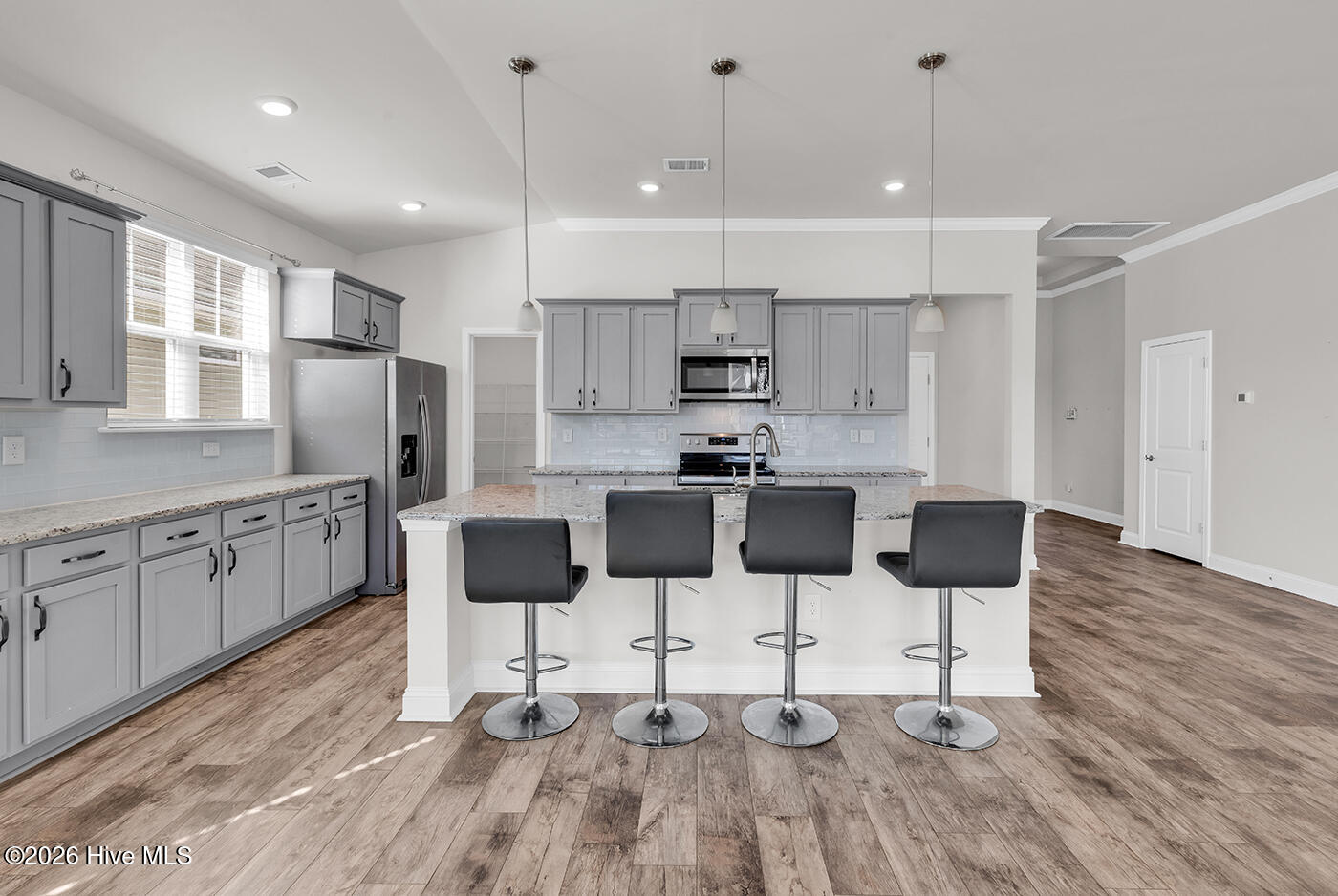 100555592 | Photo 12