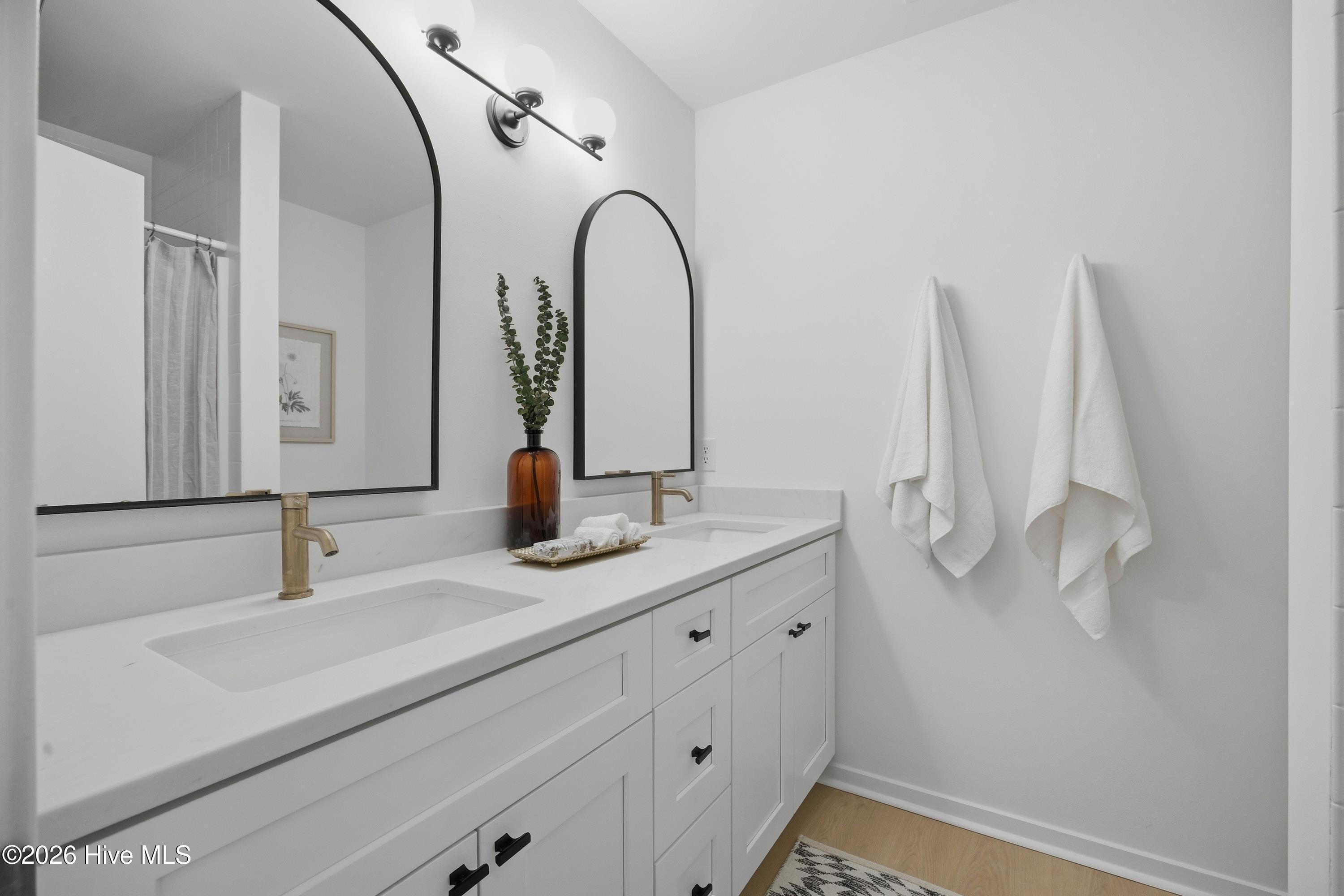 100554206 | Photo 13