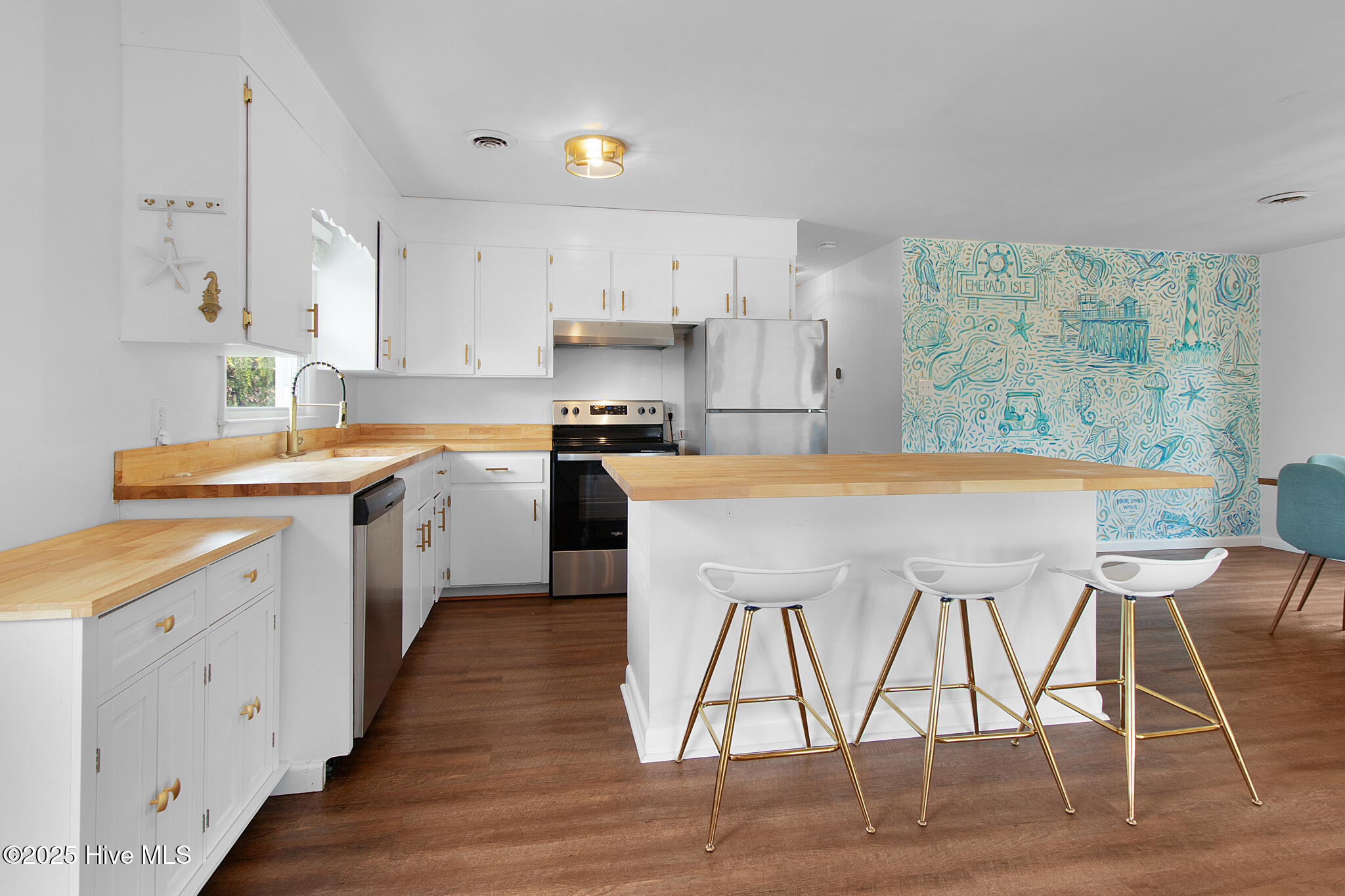 100527418 | Photo 15