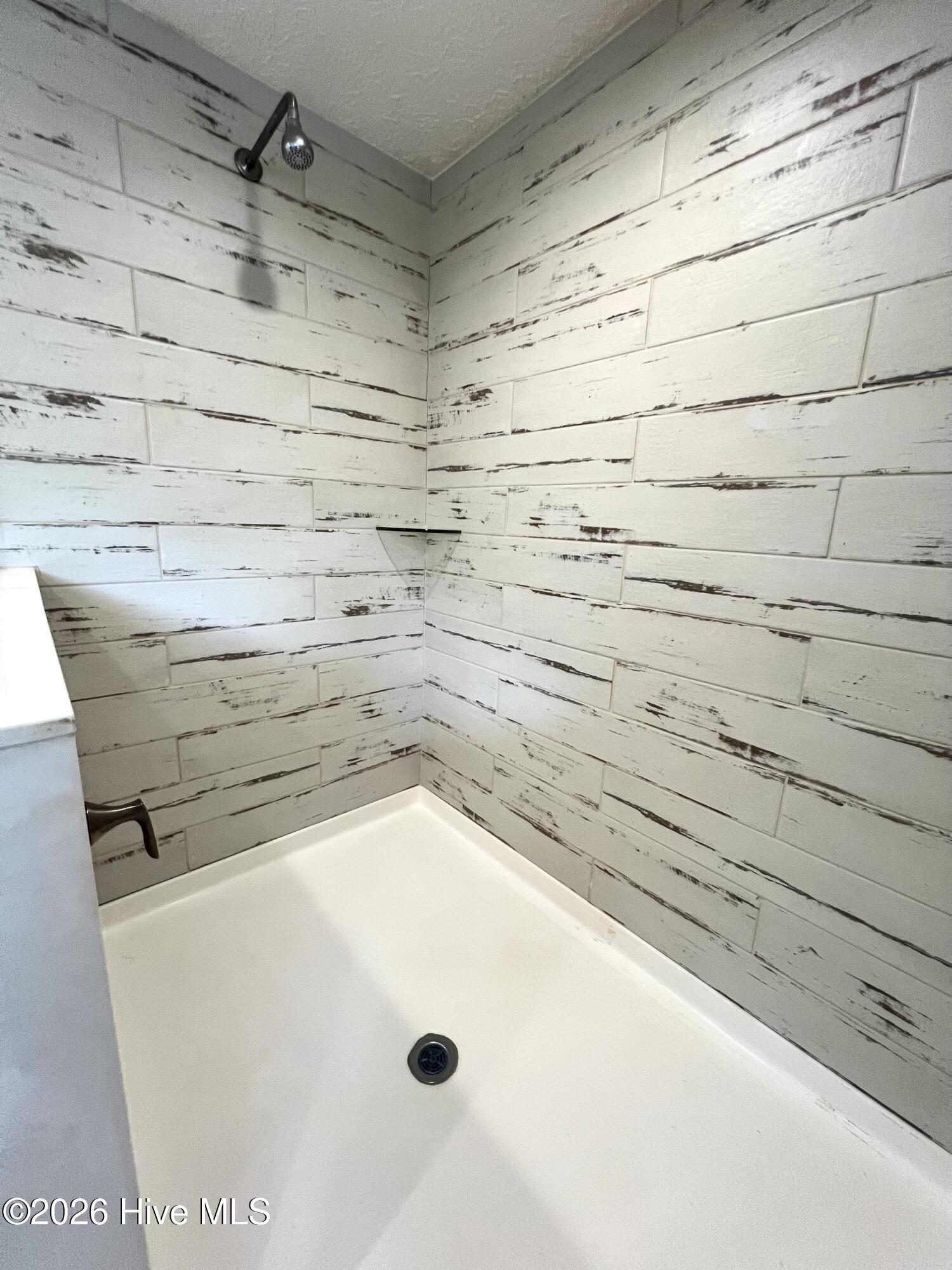 100558277 | Photo 18