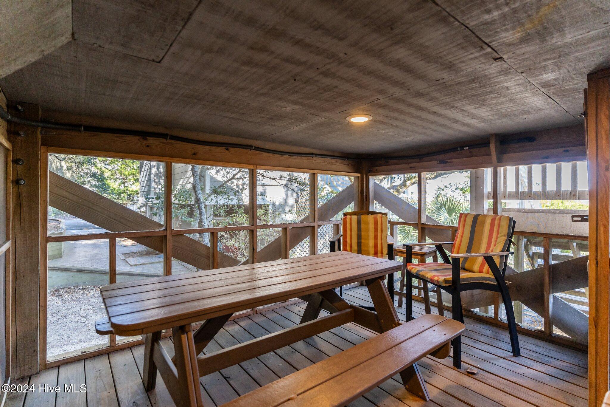 100551780 | Photo 51