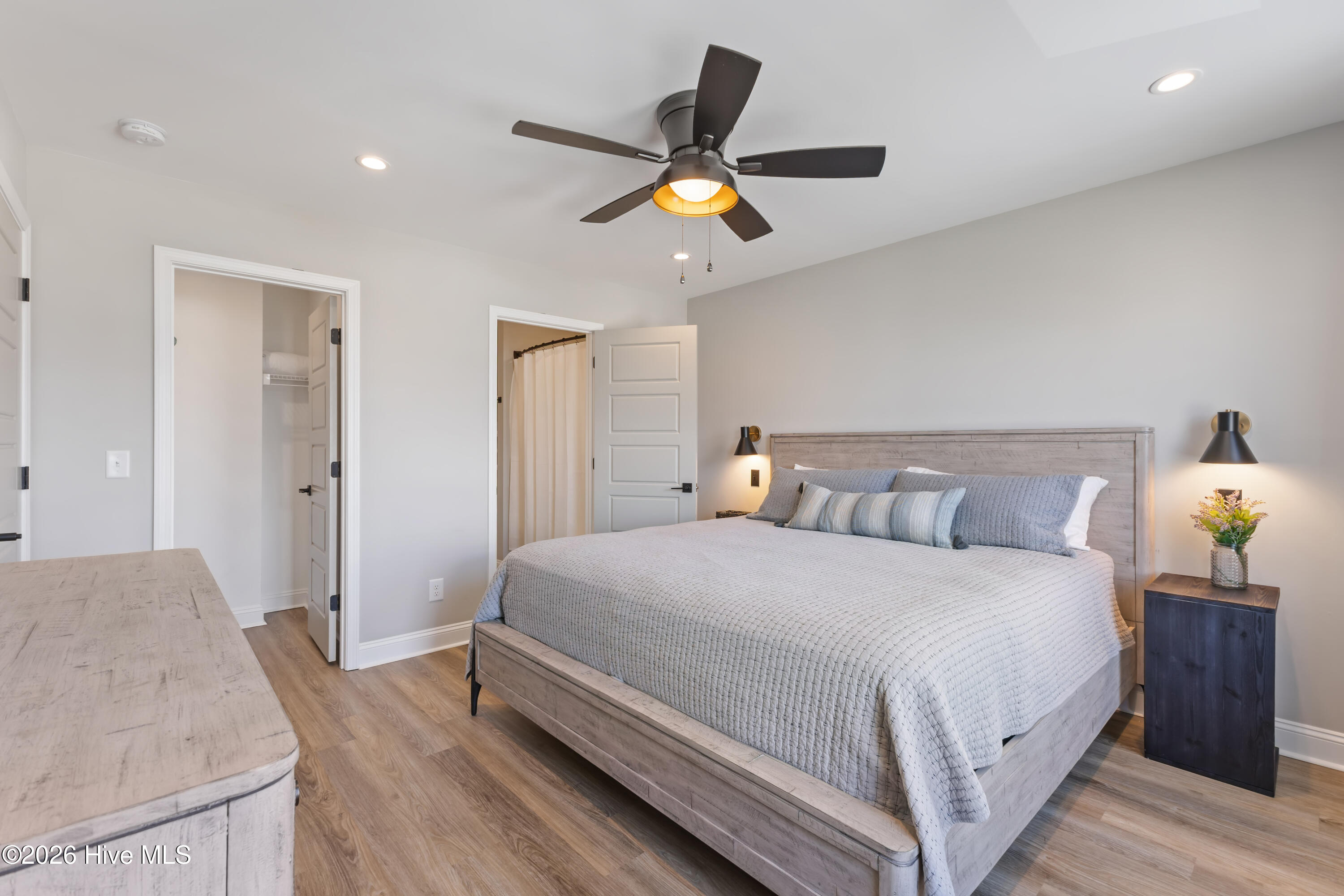 100564828 | Photo 22