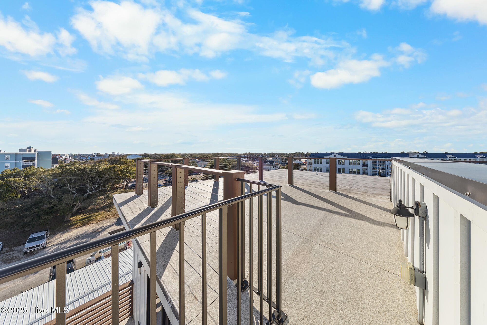 100542866 | Photo 35