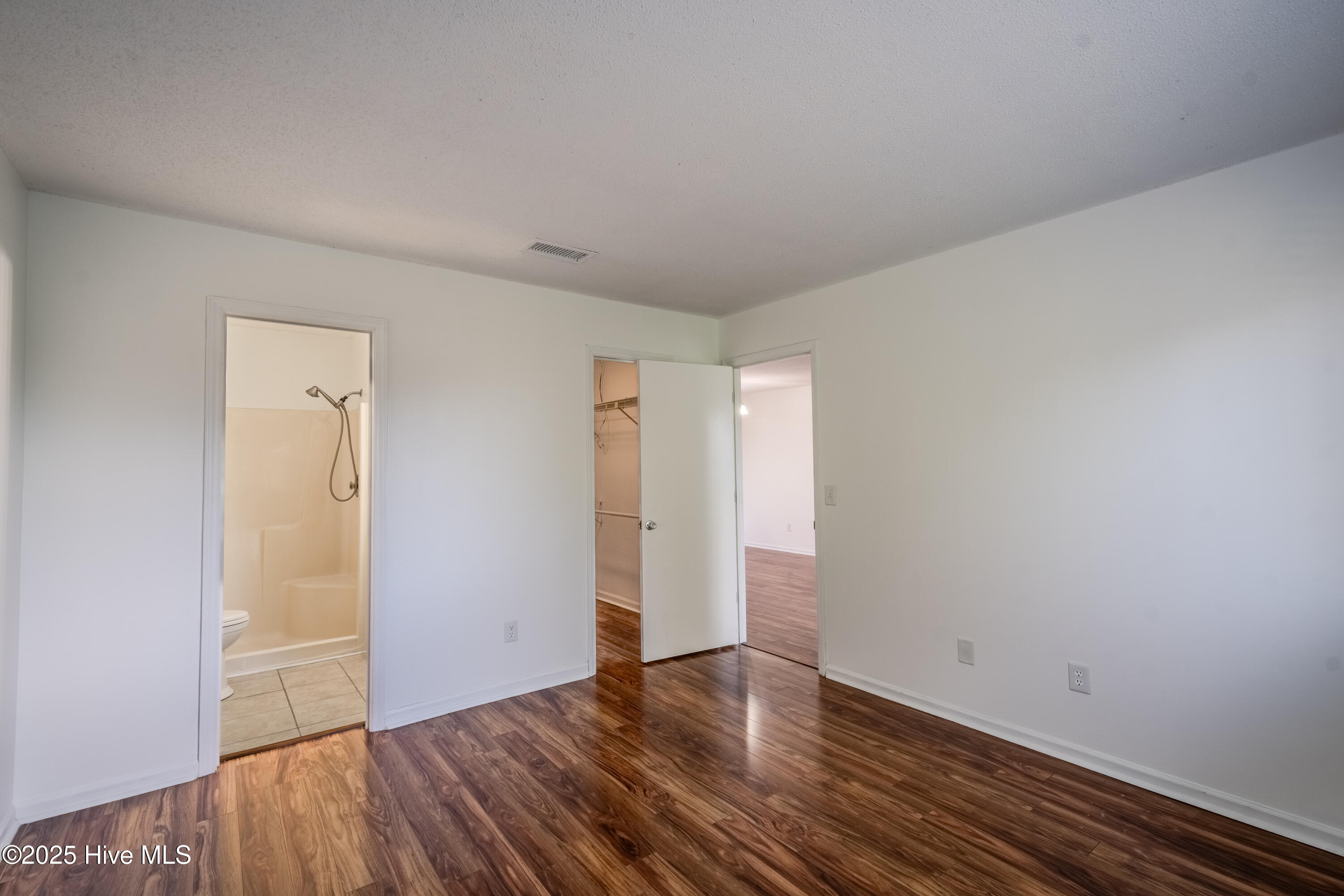 100534188 | Photo 17