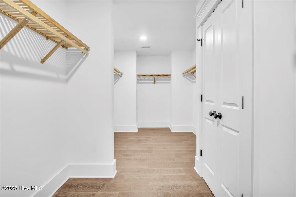 100523445 | Photo 46