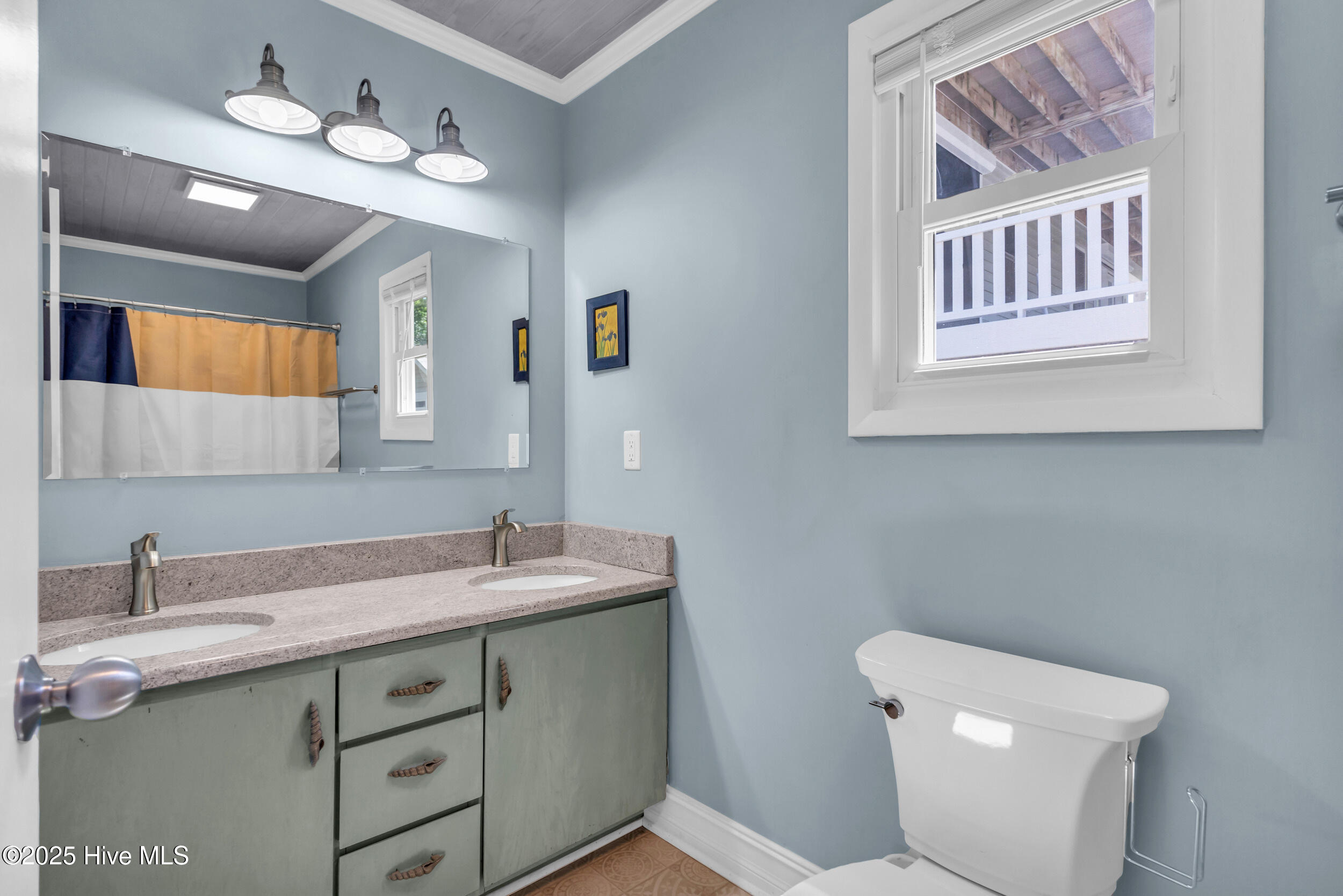 100505255 | Photo 18