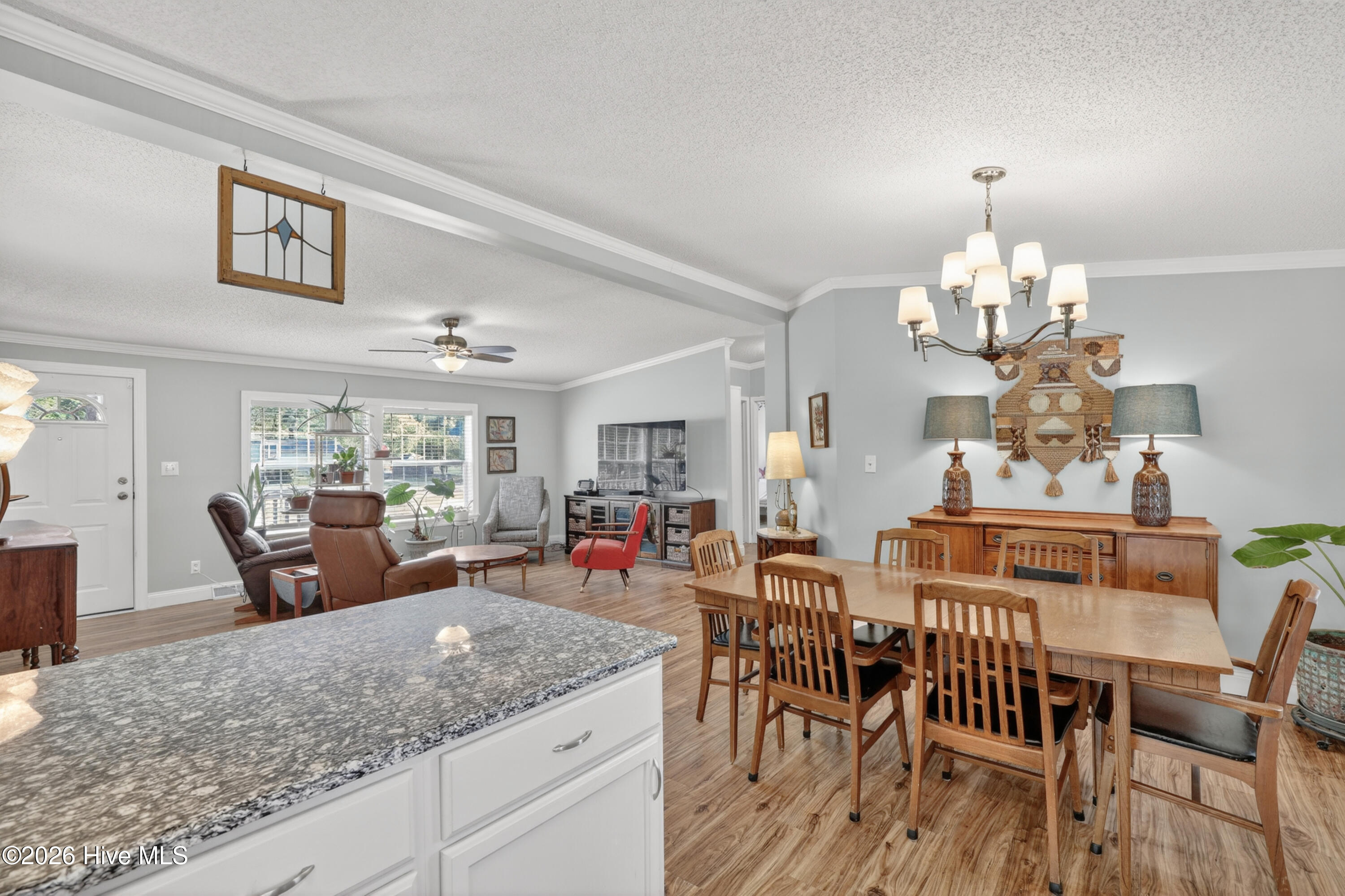 100568101 | Photo 12