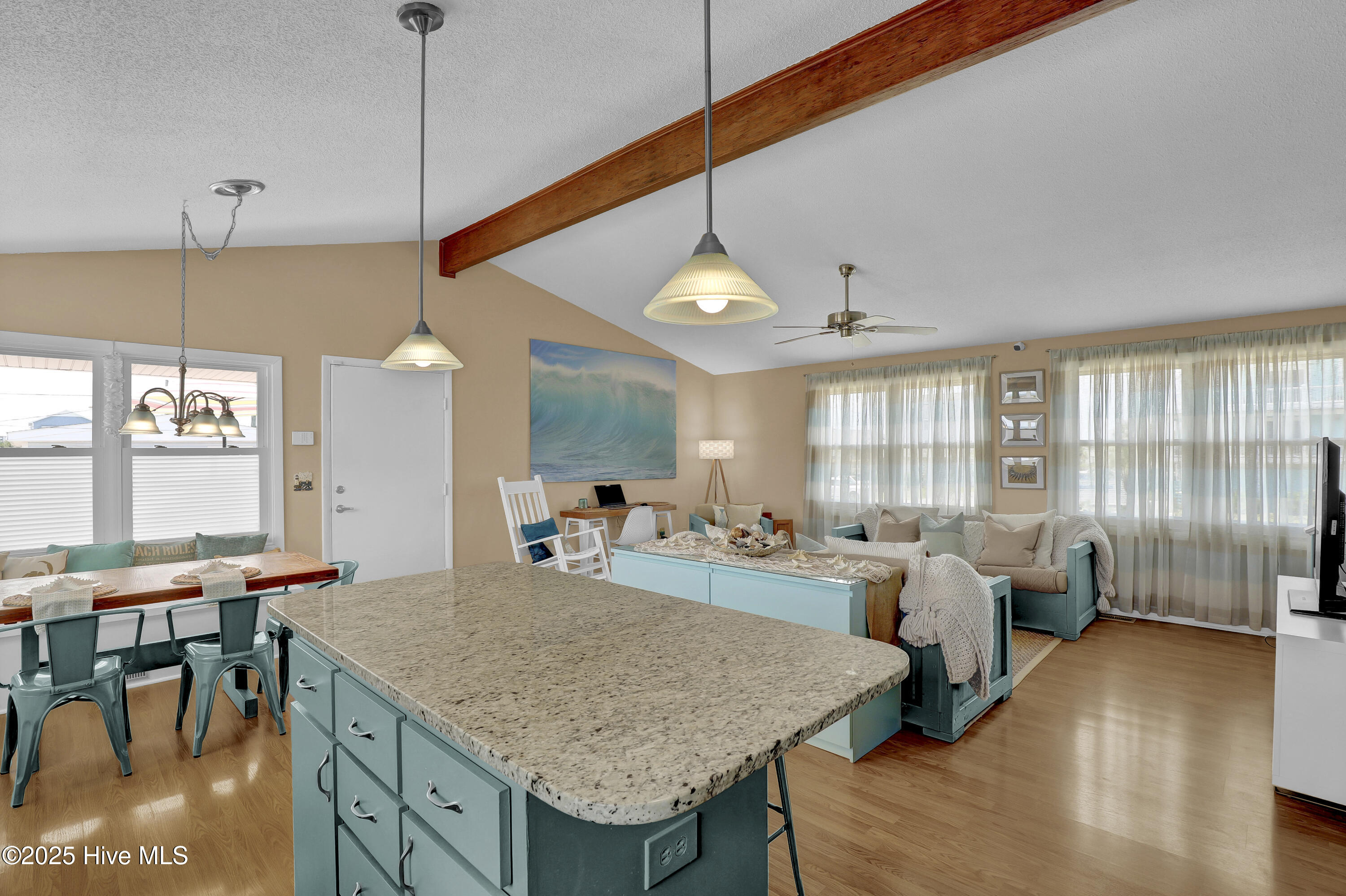 100515798 | Photo 11