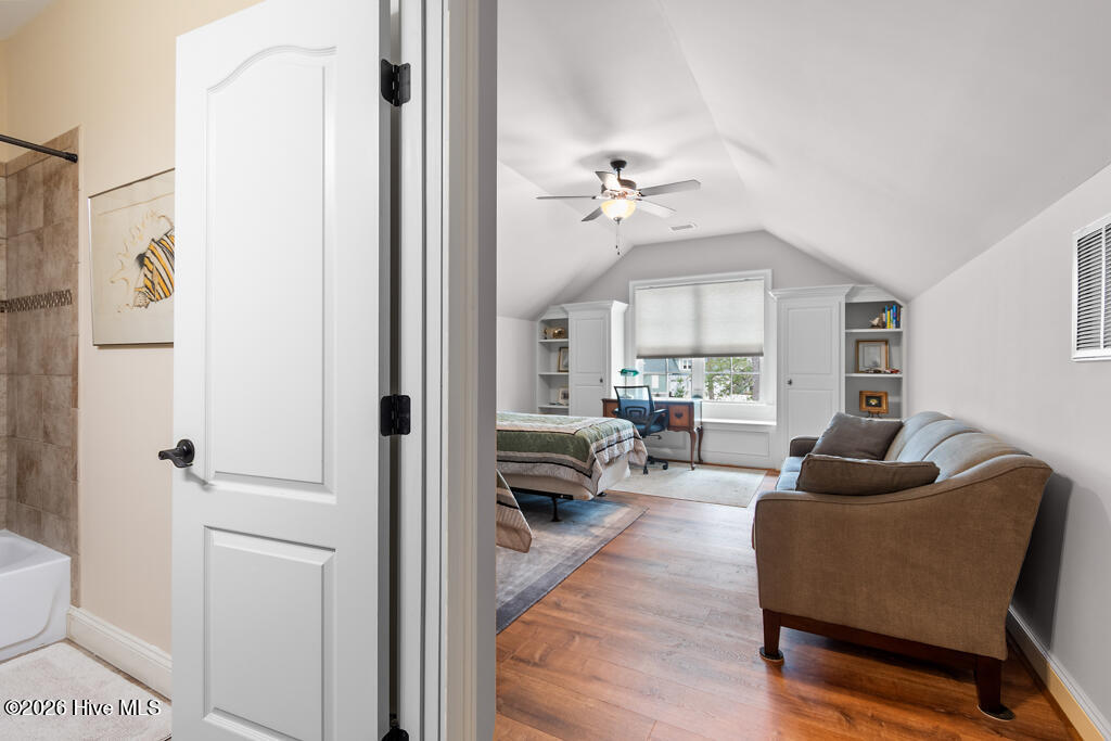 100558482 | Photo 60