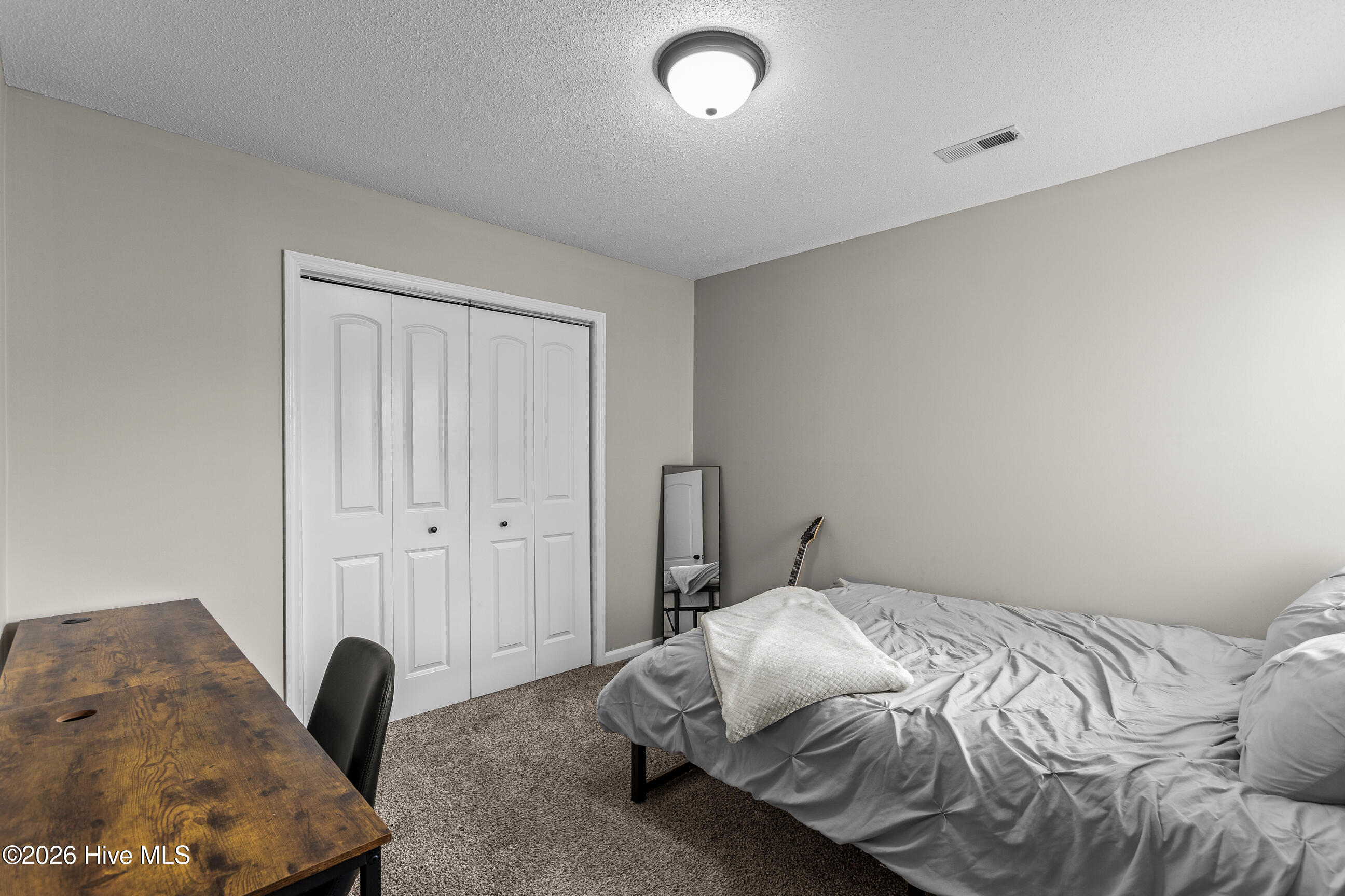 100557987 | Photo 25