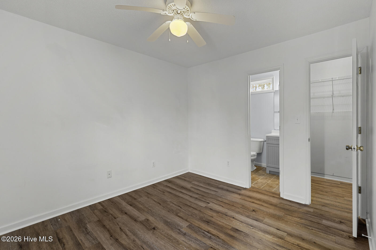 100556927 | Photo 15