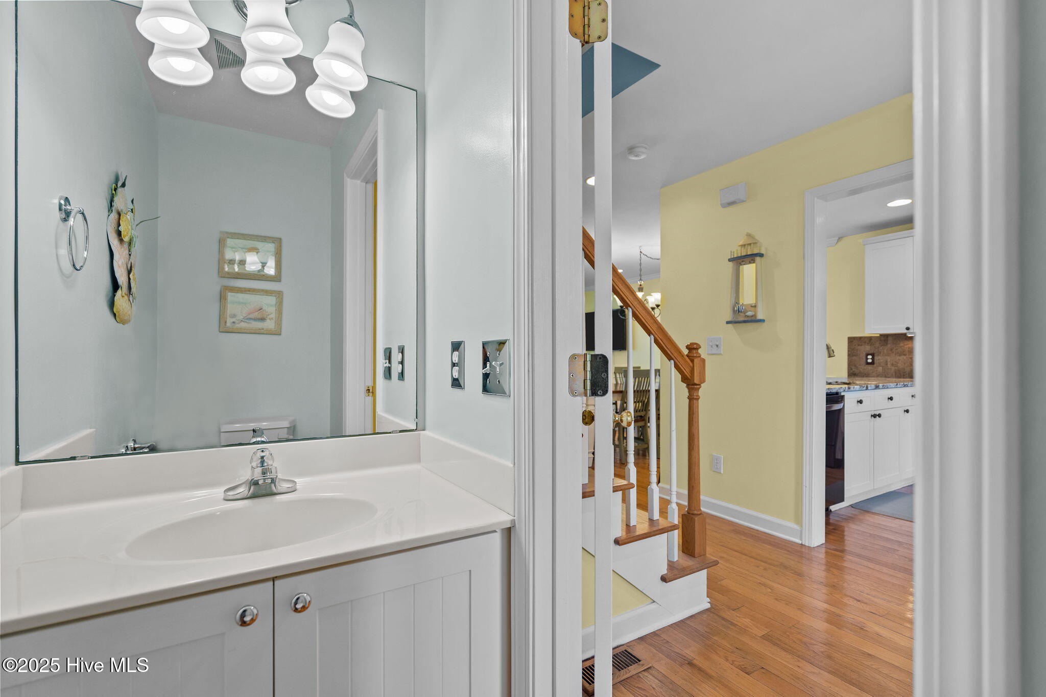 100531131 | Photo 13