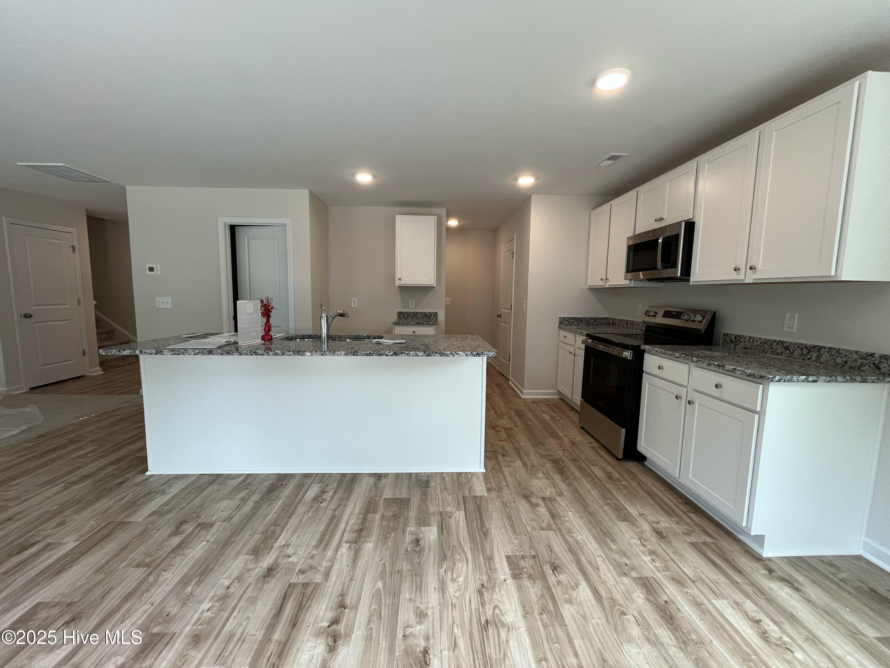 Lot 60 (08_02_25)(Kitchen)