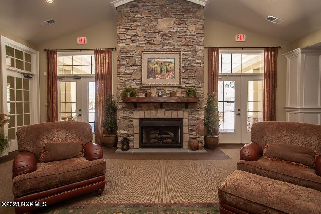 100547698 | Photo 70