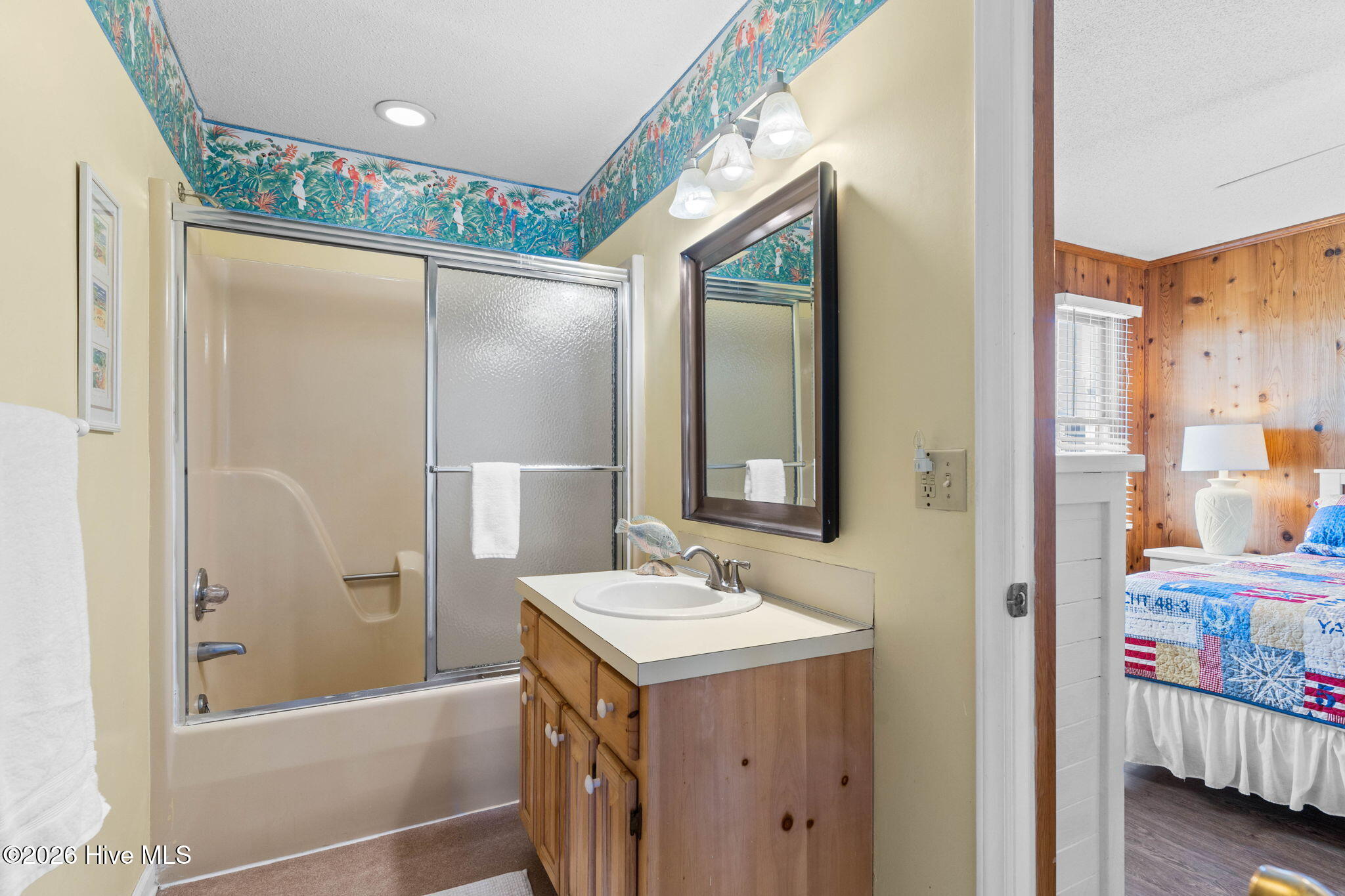 100566537 | Photo 26