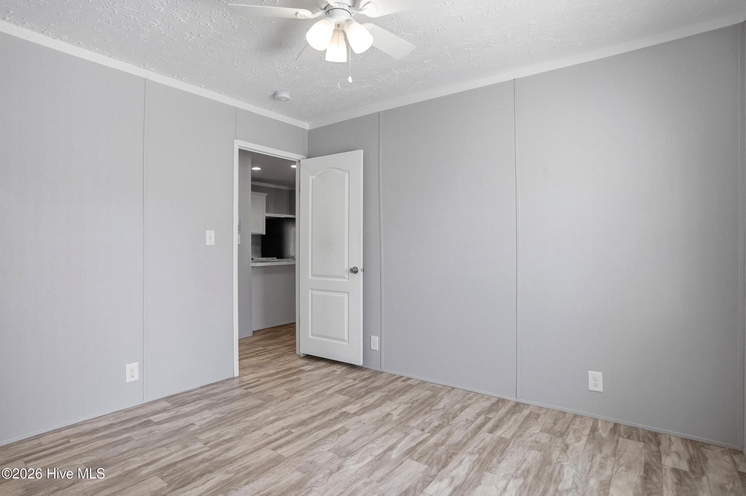 100564185 | Photo 19