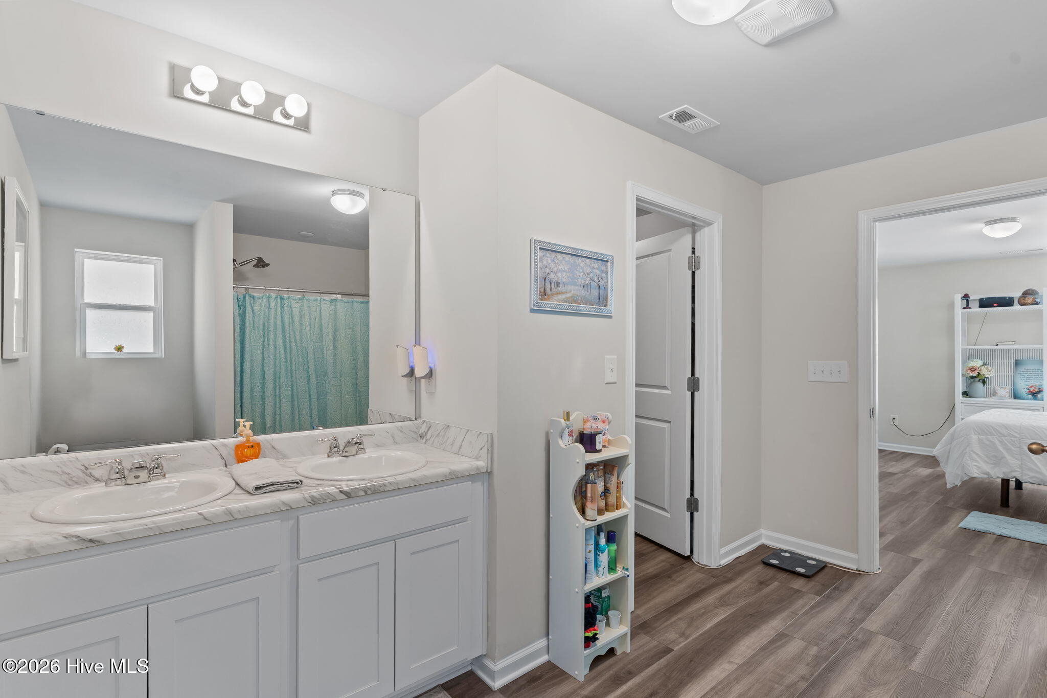 100561212 | Photo 28