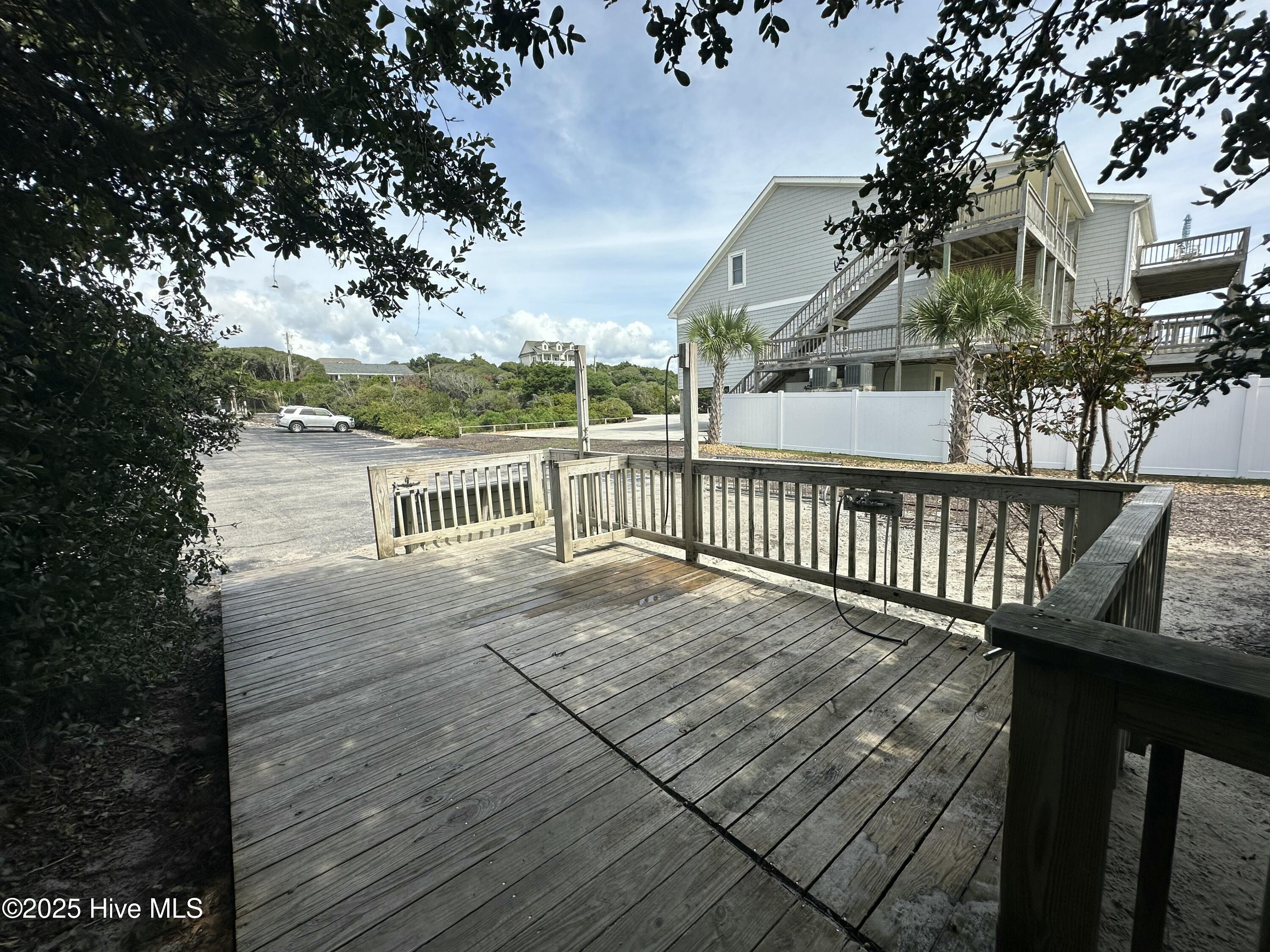 100535776 | Photo 48