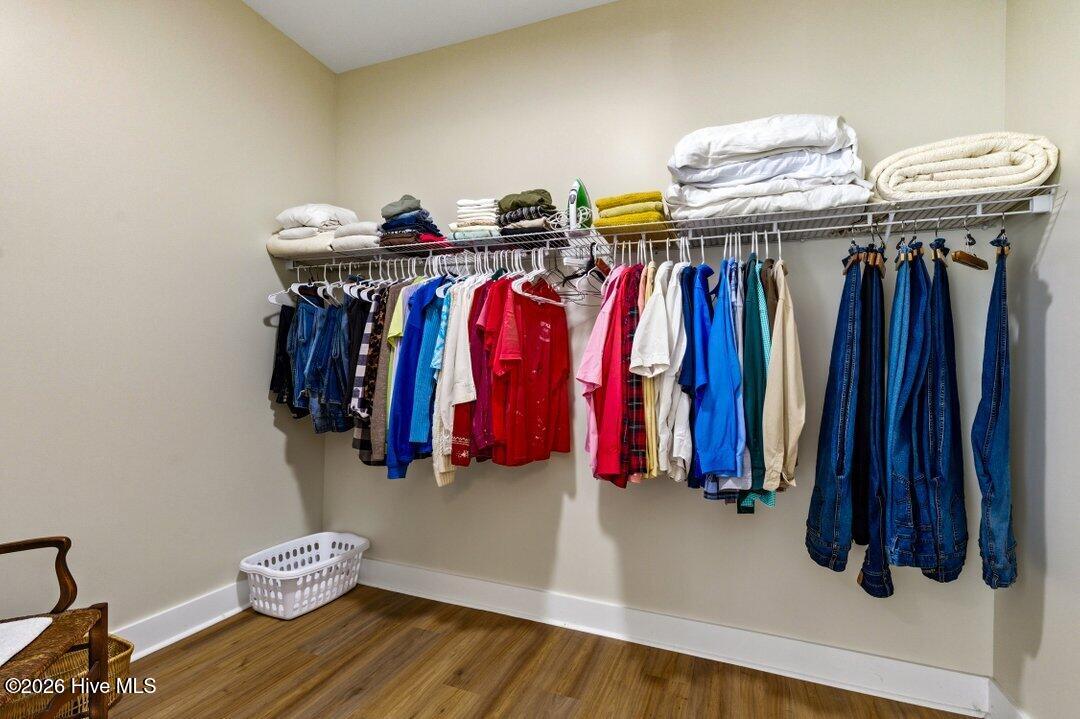 100560083 | Photo 29