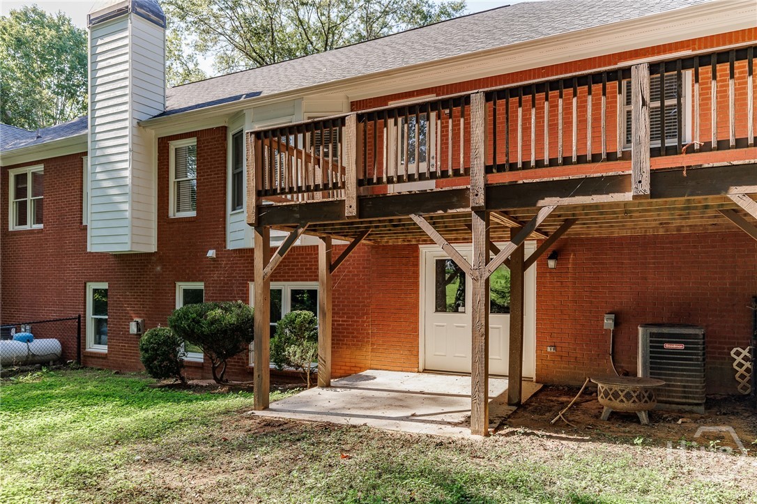 1220 Twelve Oaks Circle