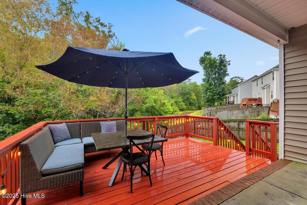 100532060 | Photo 28