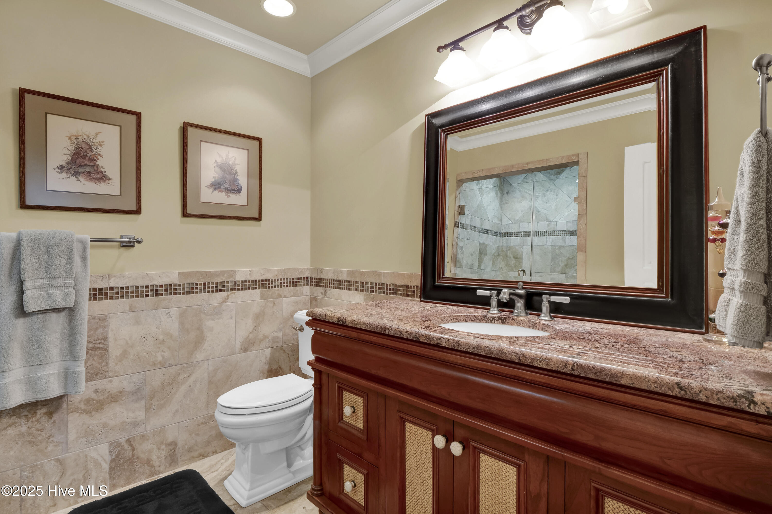 100504113 | Photo 53