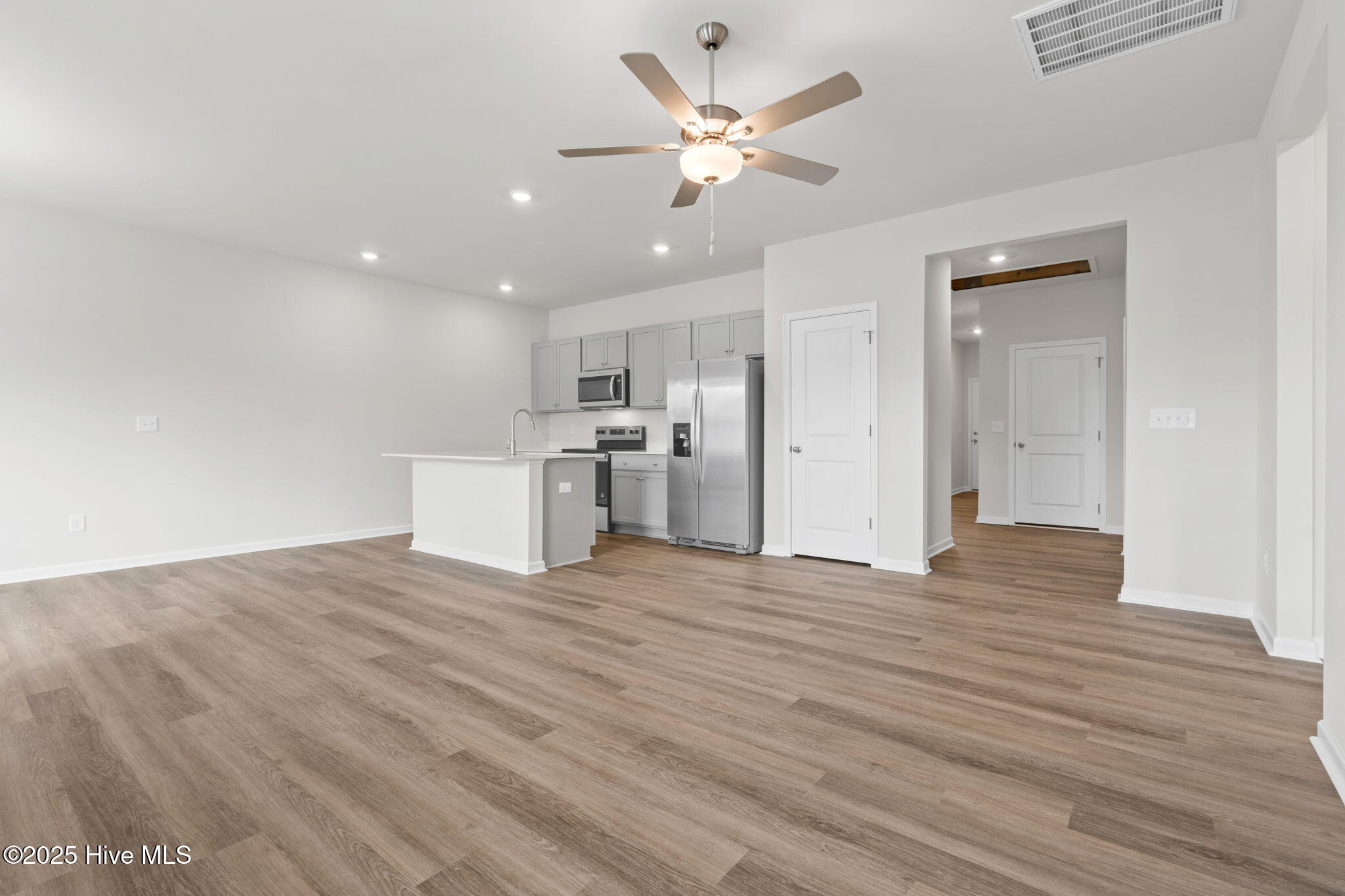 100565798 | Photo 19