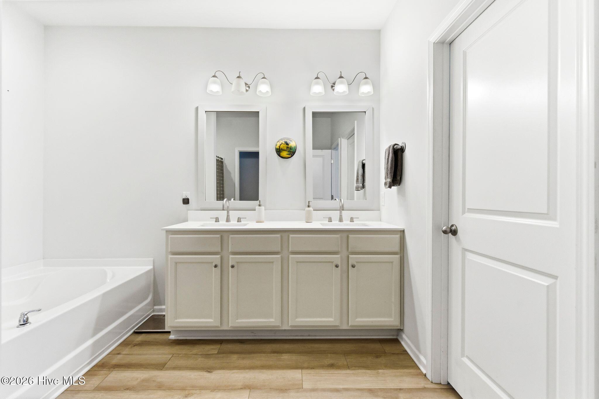 100566850 | Photo 30