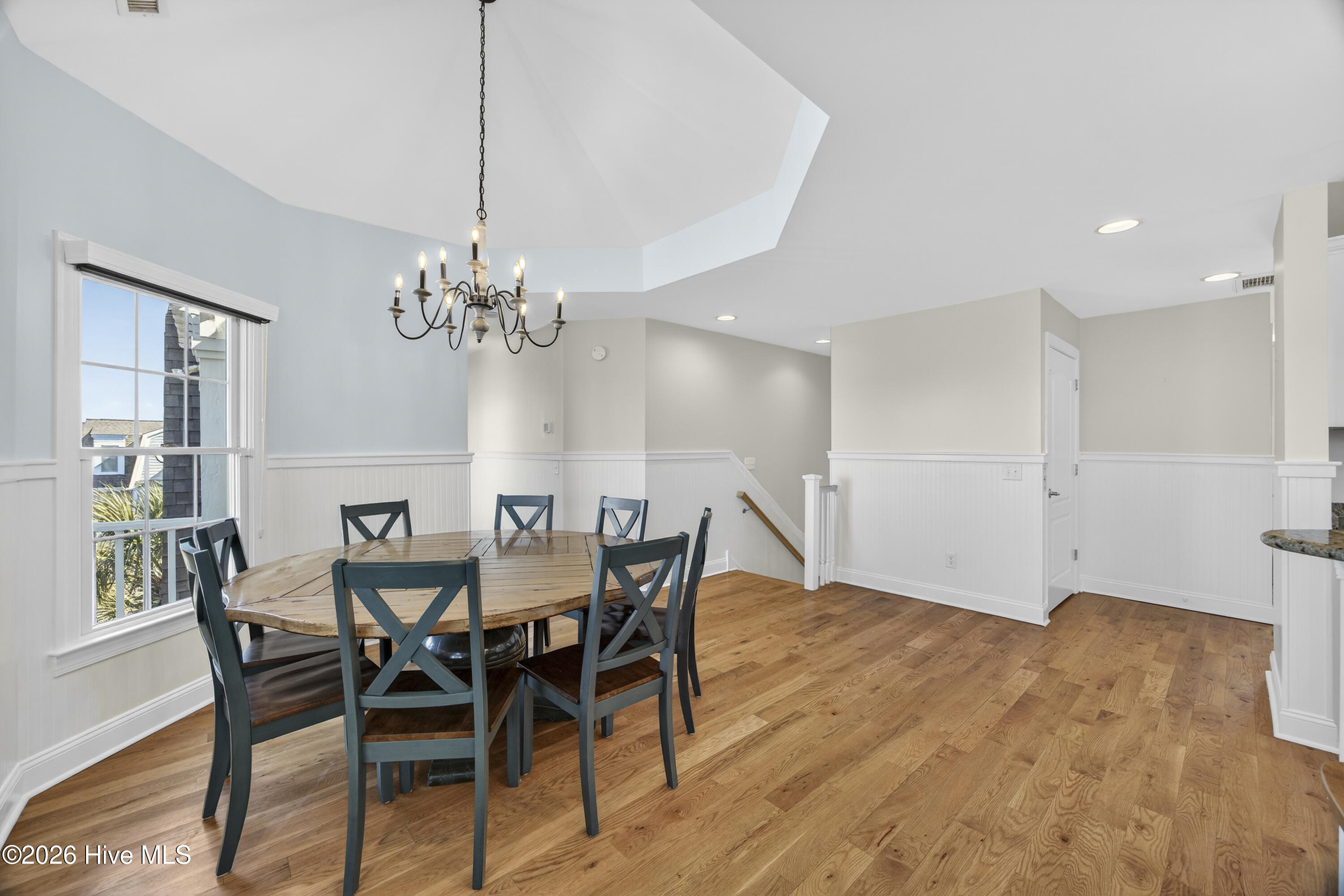 100554981 | Photo 80