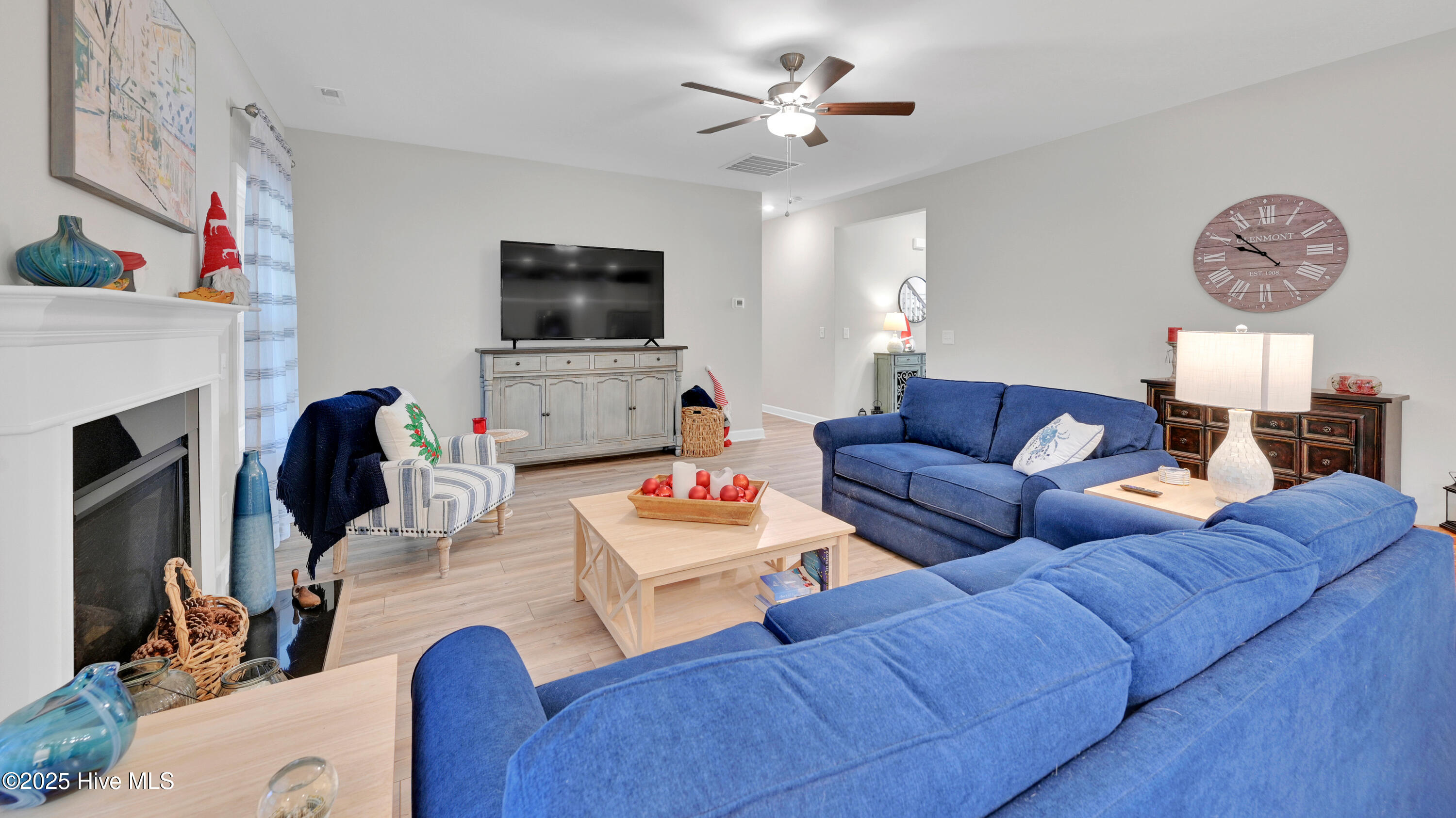 100542865 | Photo 23