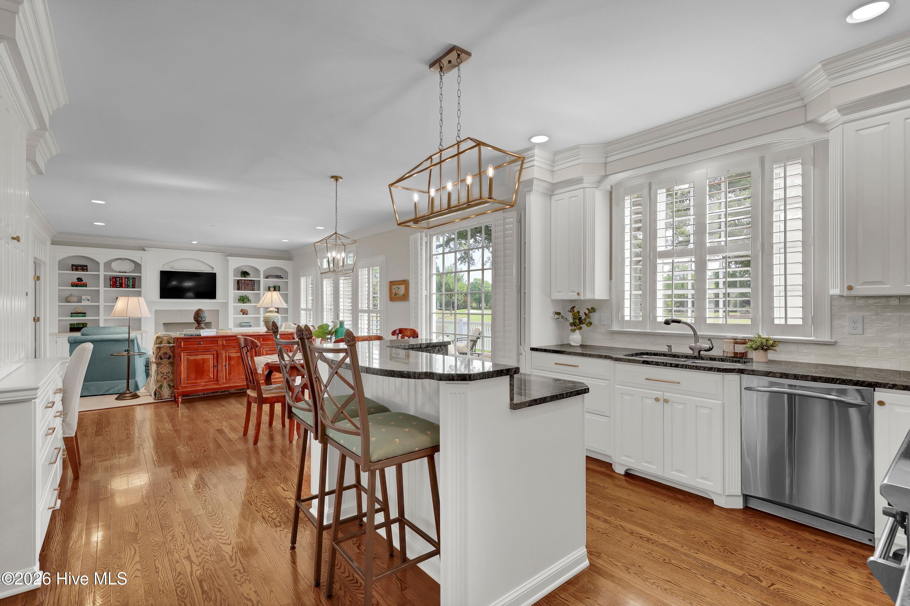 100569370 | Photo 22