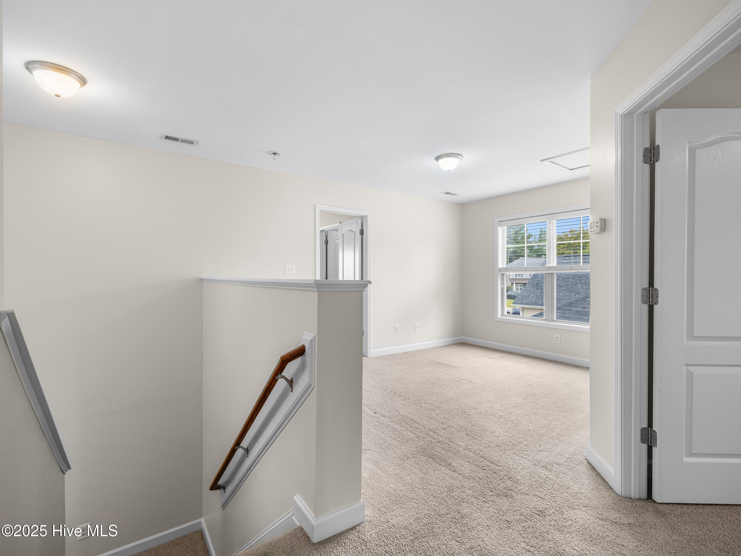 100533825 | Photo 22