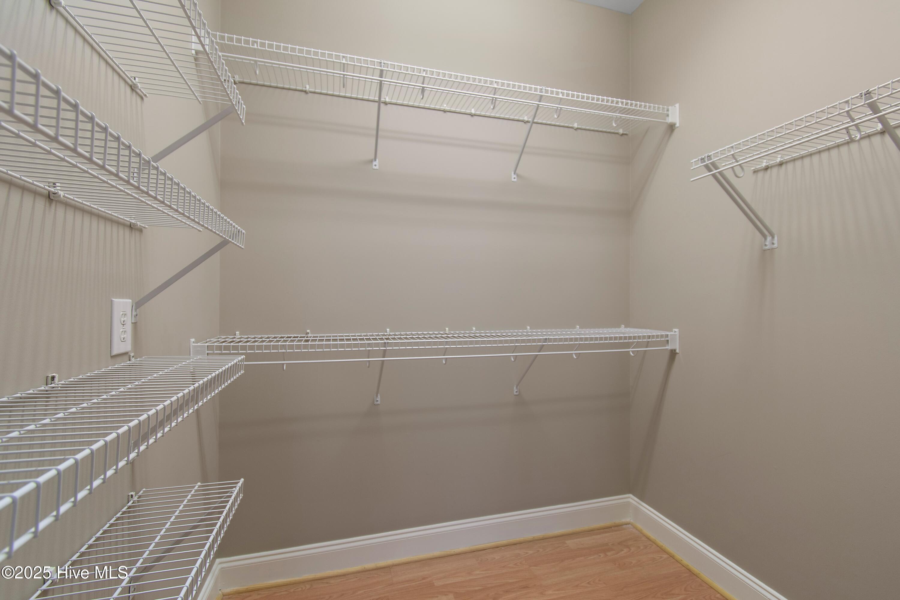 100546461 | Photo 27